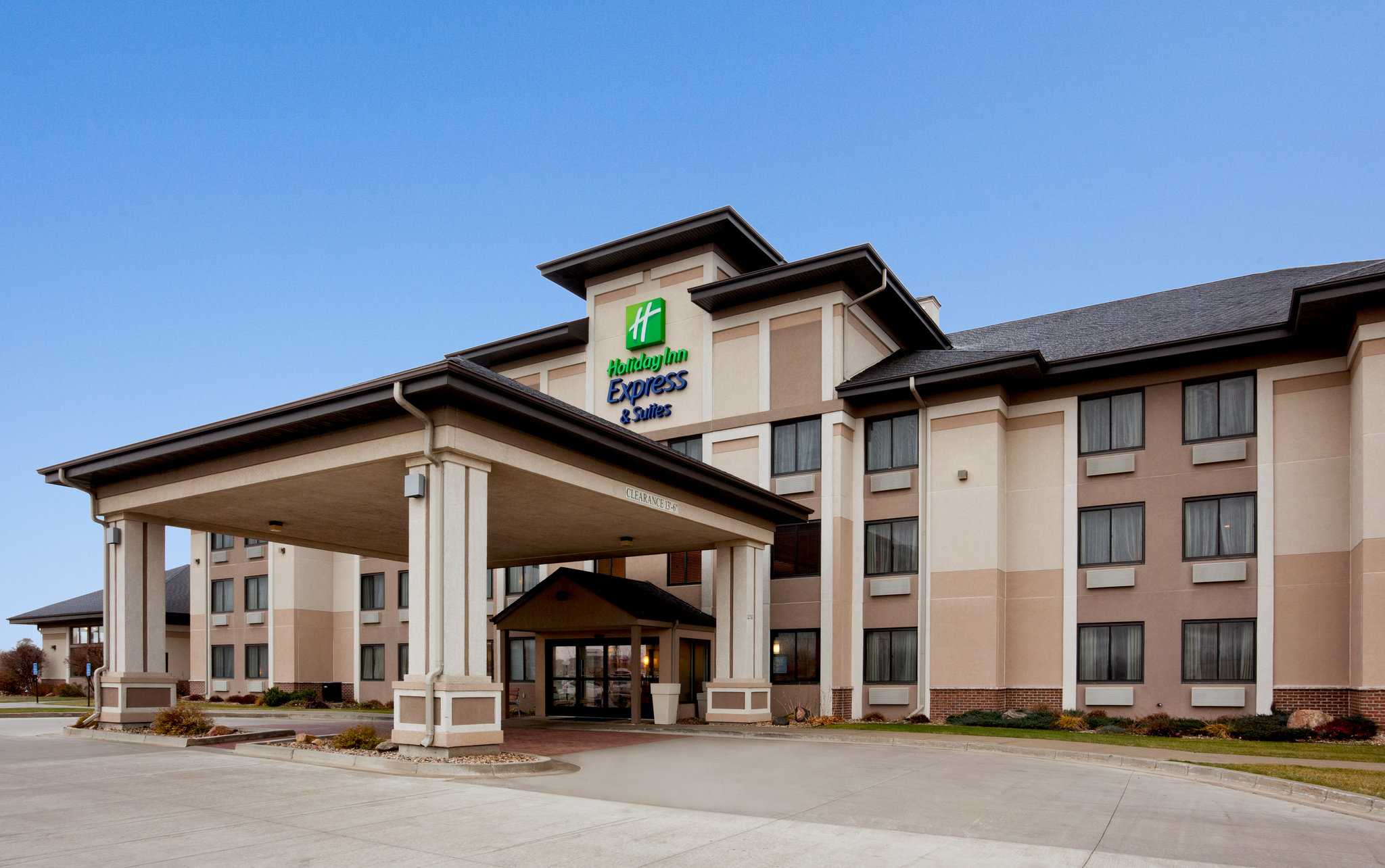 Holiday Inn Express & Suites Worthington in Worthington, MN