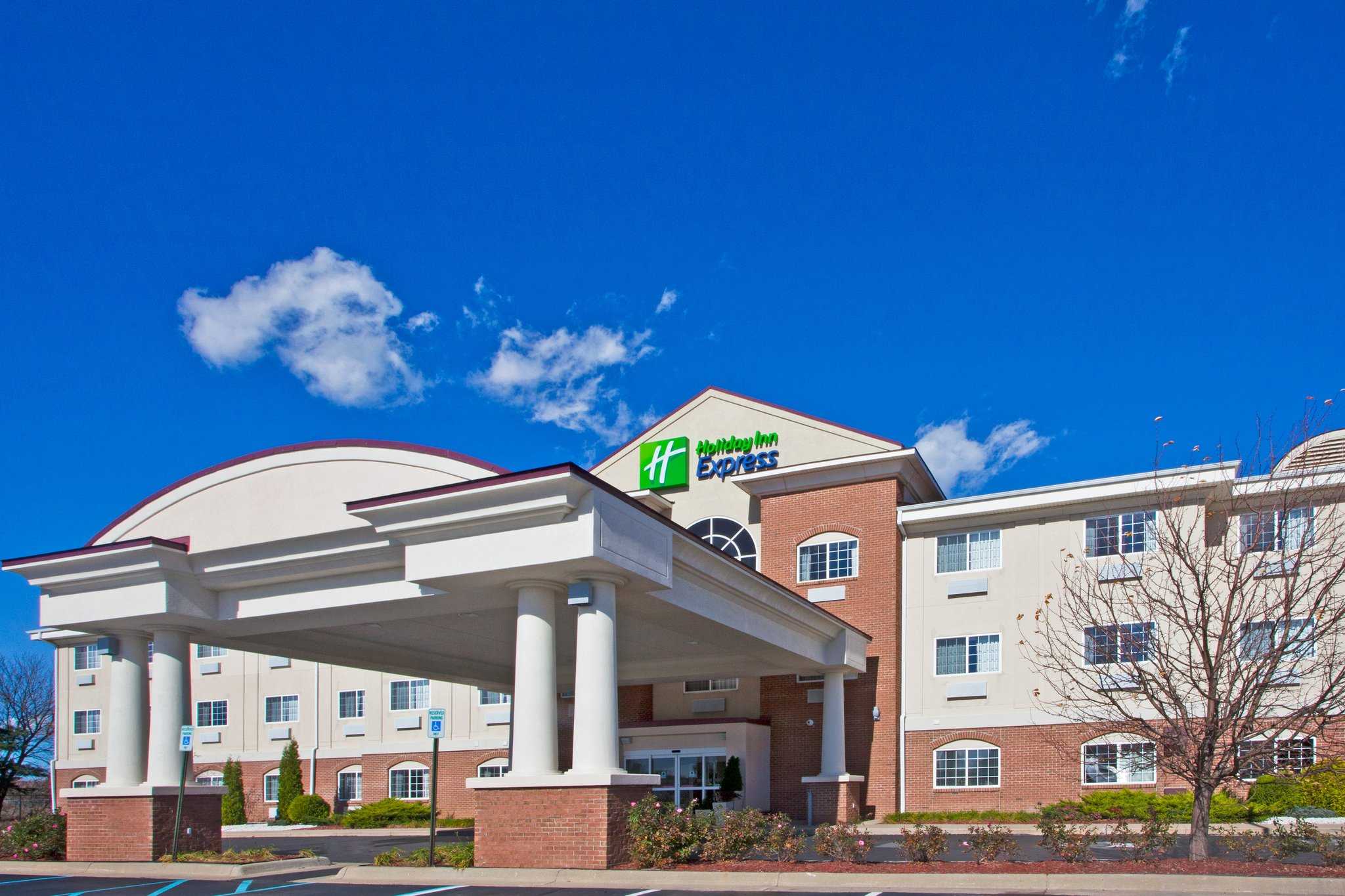 Holiday Inn Express Hotel & Suites Charlotte in Carlota, MI