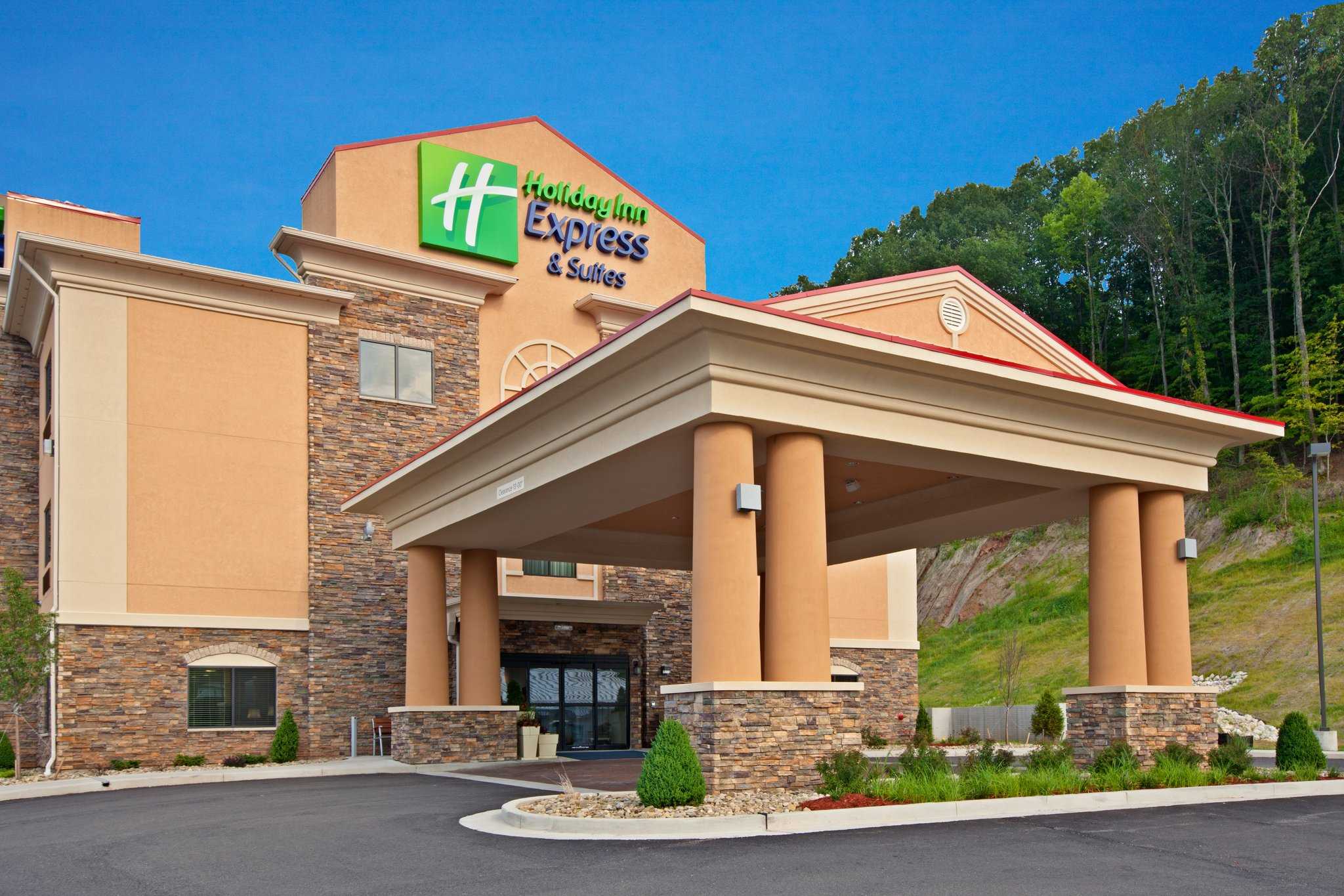 Holiday Inn Express & Suites Ripley in Ripley, WV