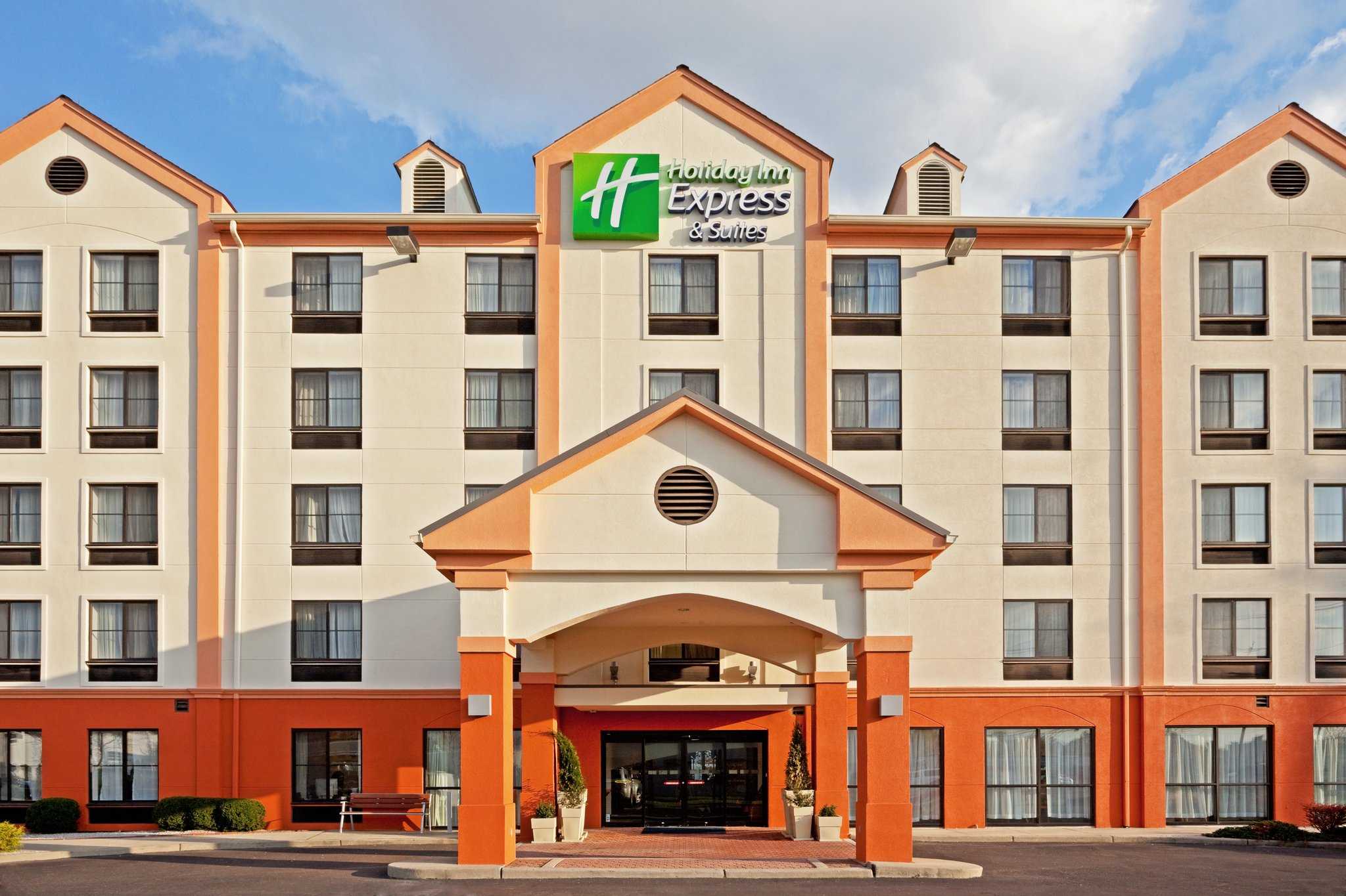 Holiday Inn Express Hotel & Suites Meadowland Area in Carlstadt, NJ