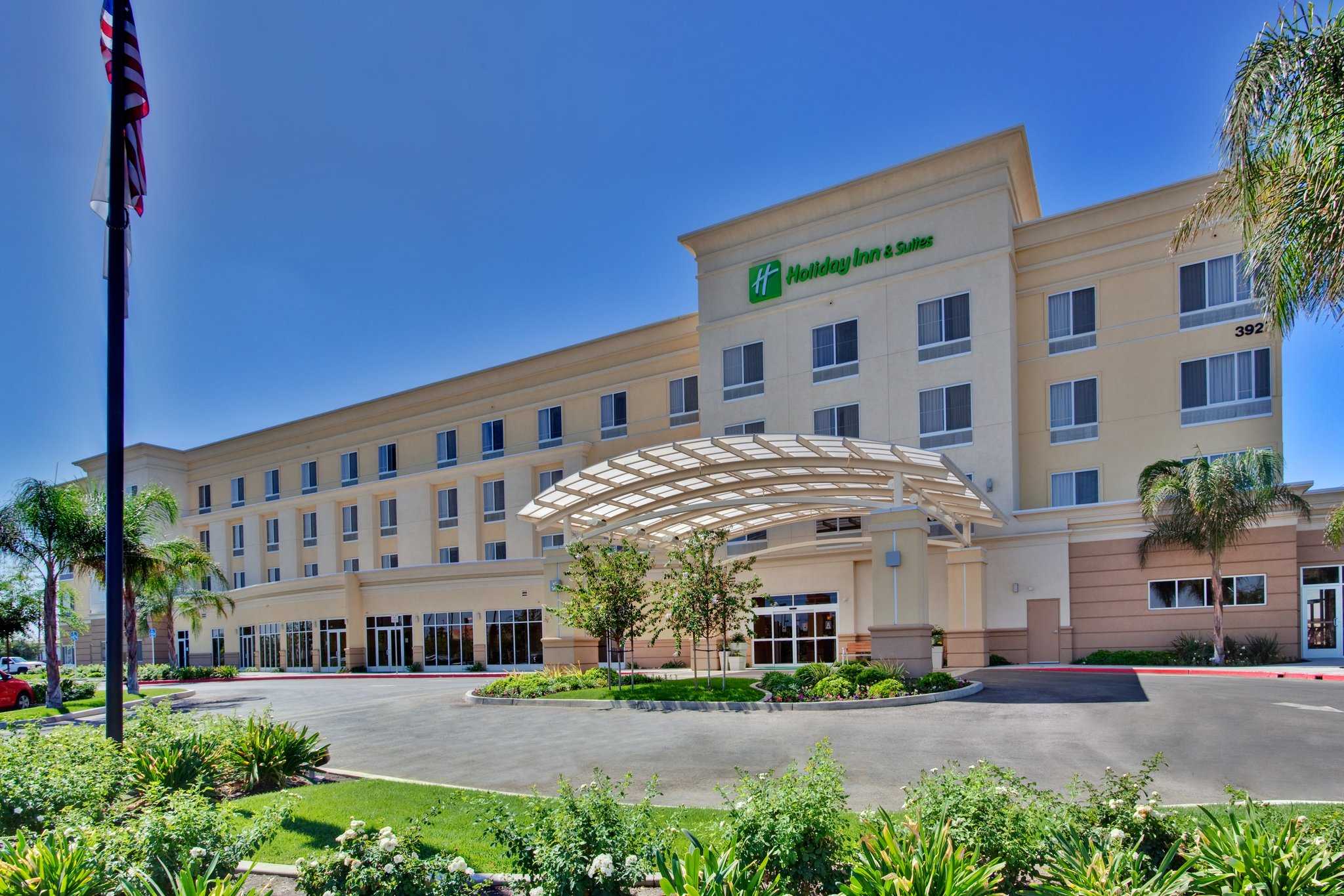 Holiday Inn & Suites Bakersfield in Bakersfield, CA