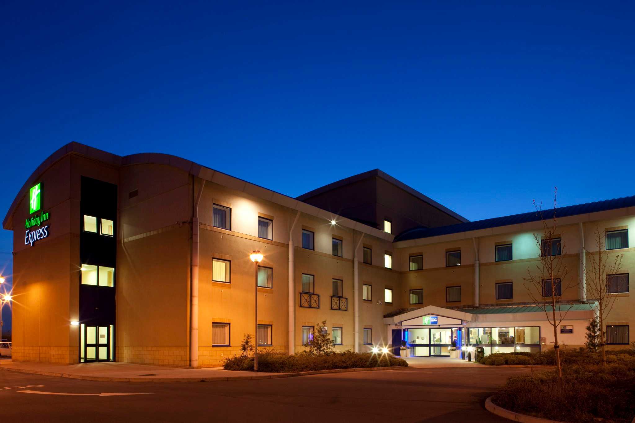 Holiday Inn Express Cardiff Airport i Barry, GB3