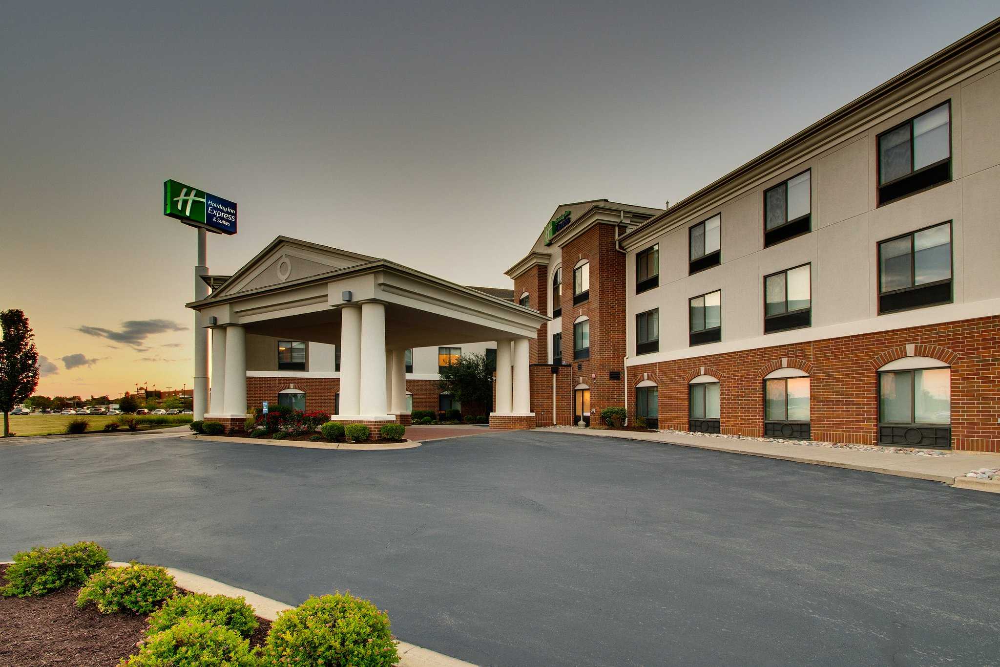 Holiday Inn Express Hotel & Suites Morris in มอร์ริส, IL