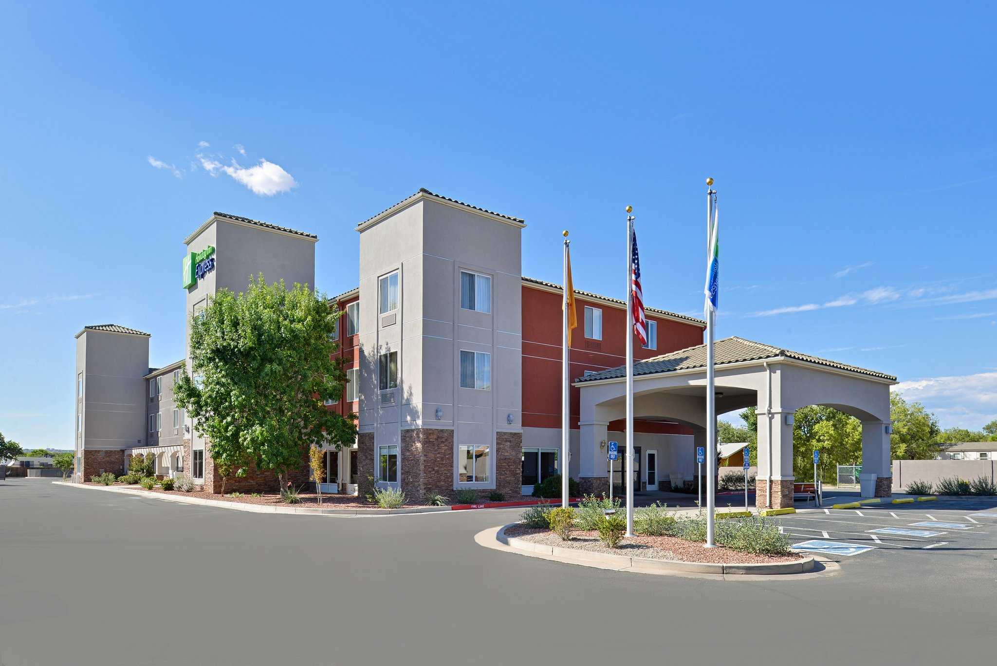 Holiday Inn Express Bernalillo in Bernalillo, NM