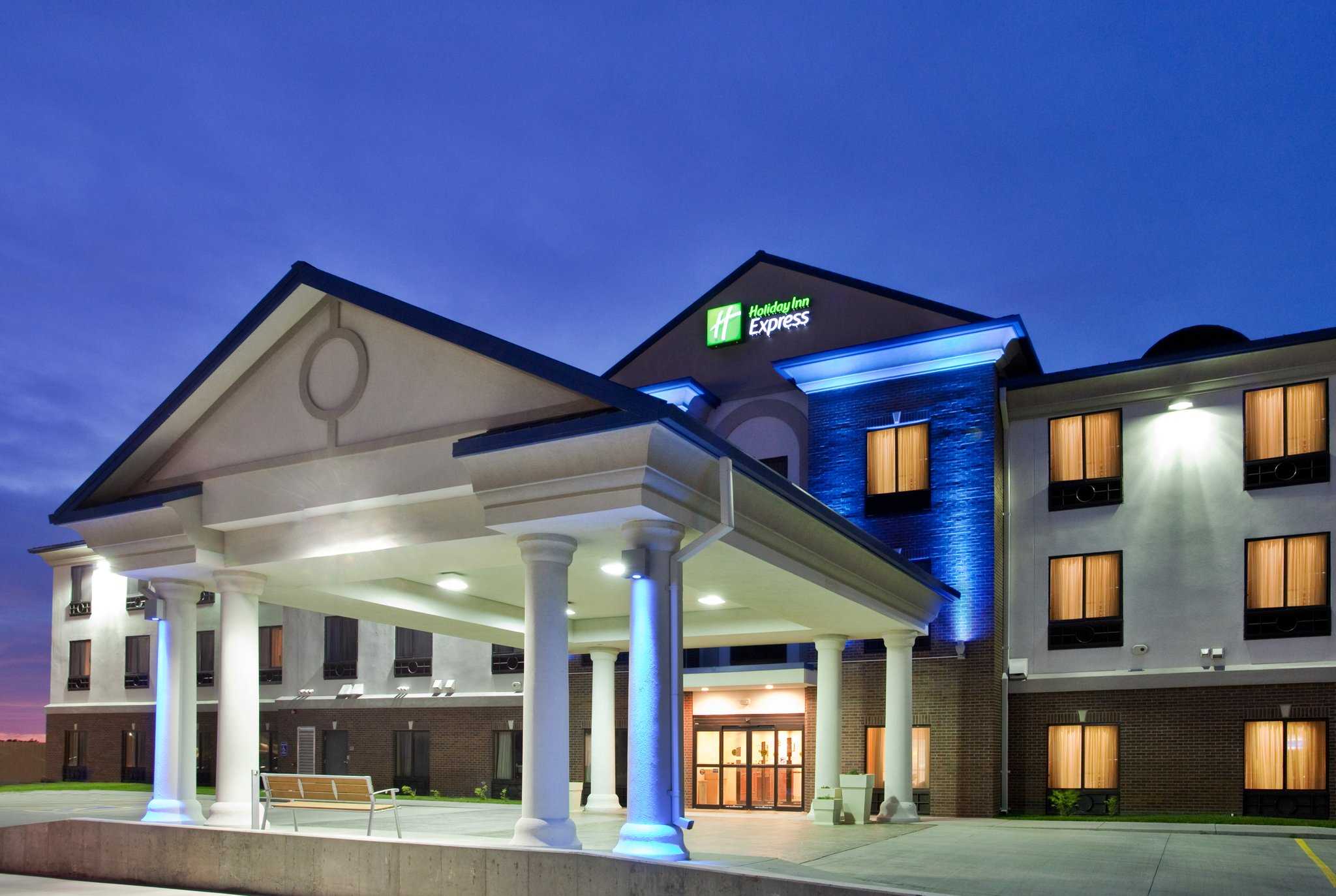 Holiday Inn Express Hotel & Suites Mcpherson in McPherson, KS