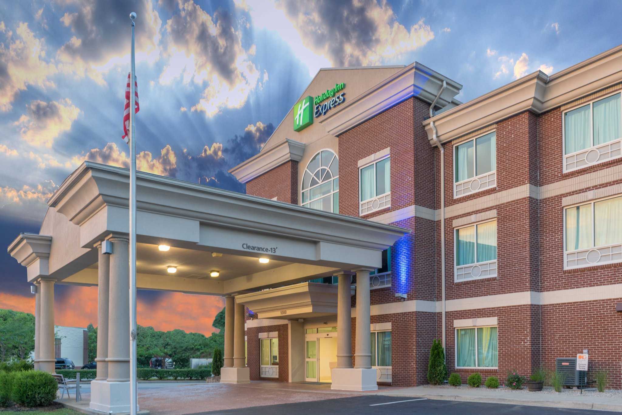 Holiday Inn Express Hotel & Suites Frankfort in แฟรงค์ฟอร์ต, KY