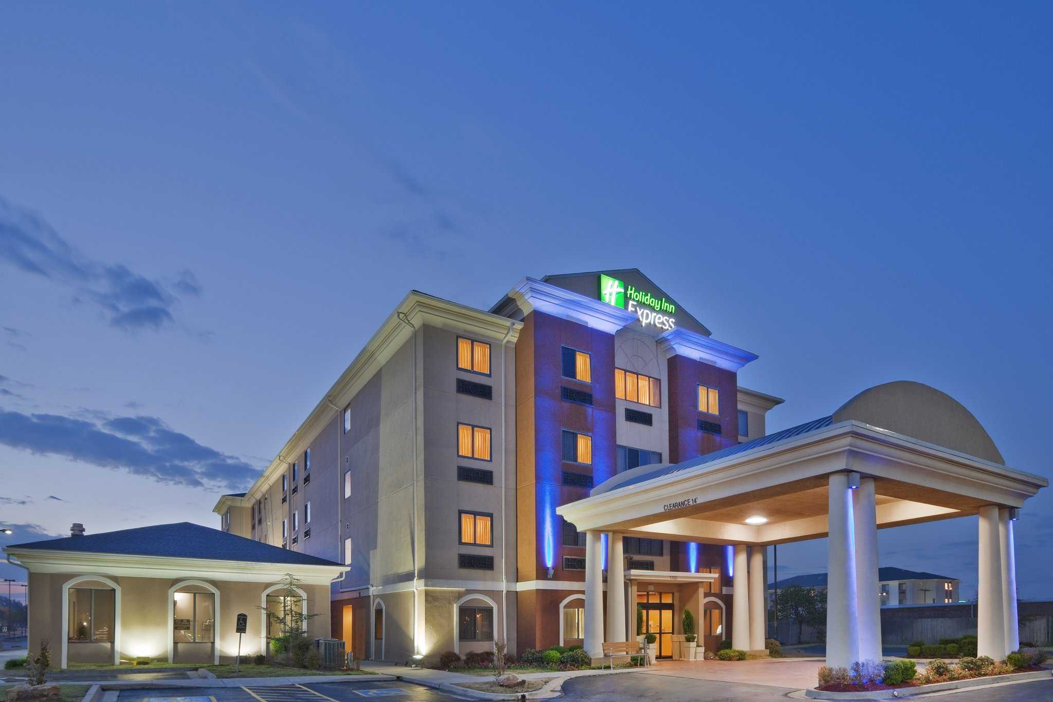 Holiday Inn Express Hotel & Suites Midwest City in Midwest City, OK