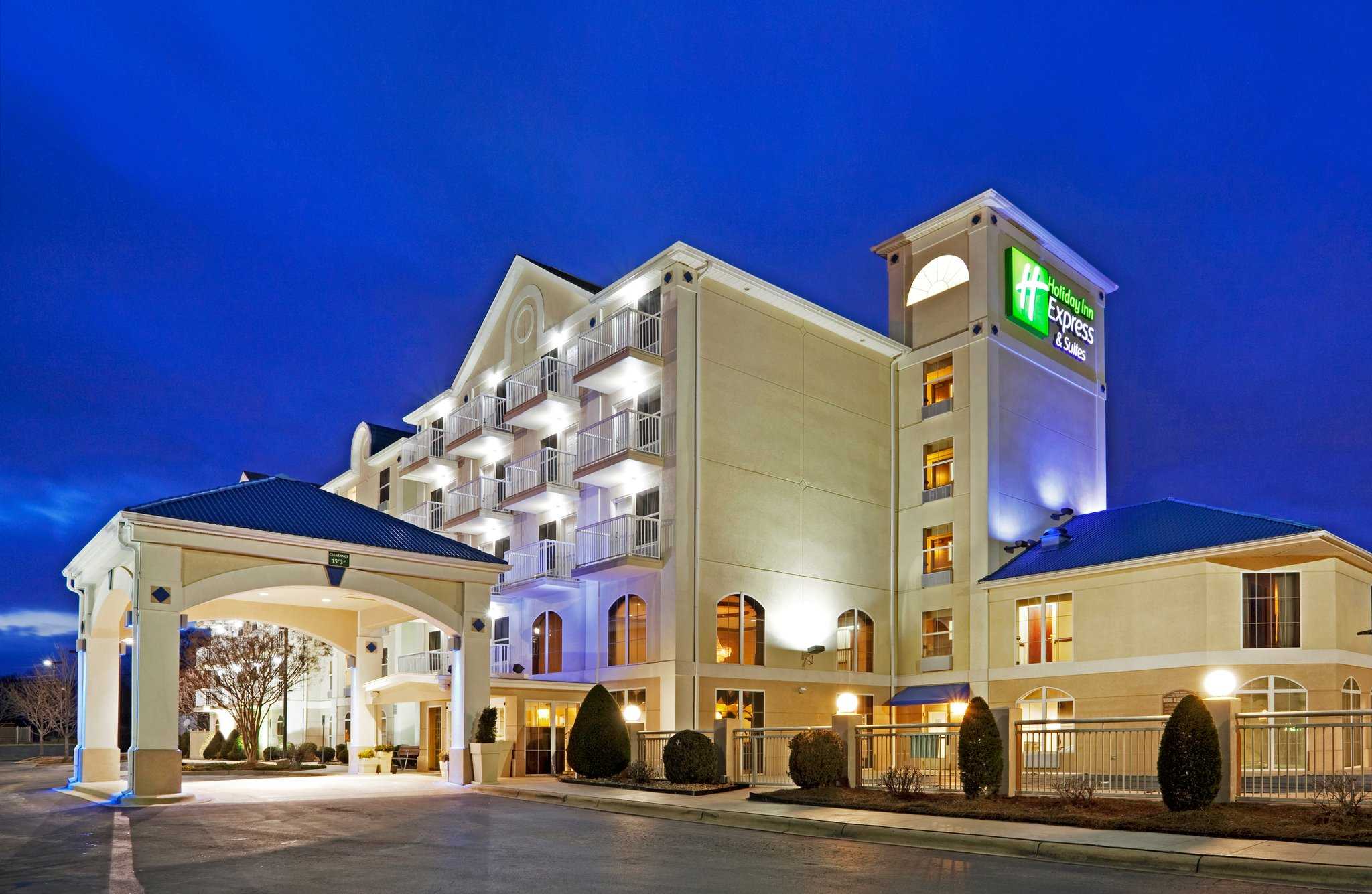 Holiday Inn Express & Suites Asheville SW - Outlet Ctr Area in Asheville, NC