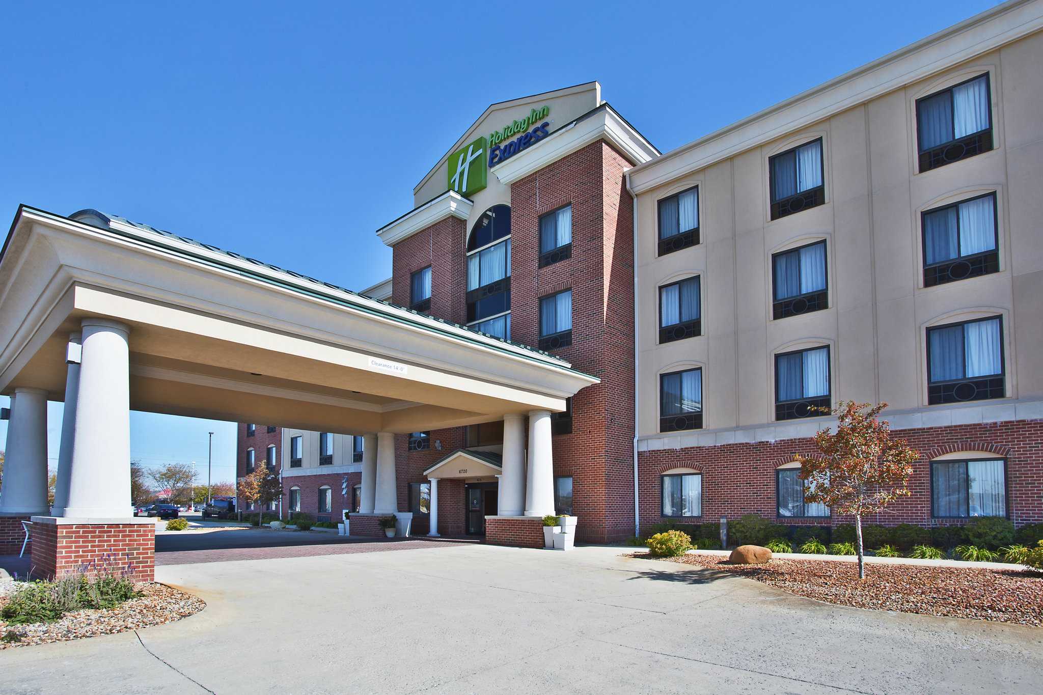 Holiday Inn Express & Suites - Anderson in Anderson, IN