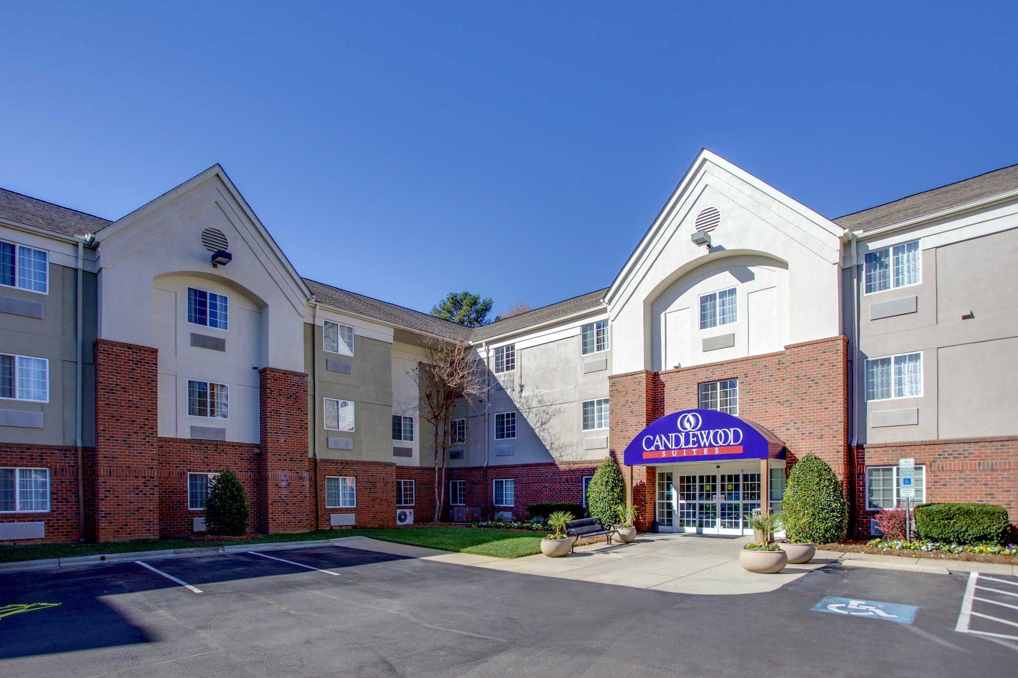 Candlewood Suites Raleigh Crabtree in Raleigh, NC