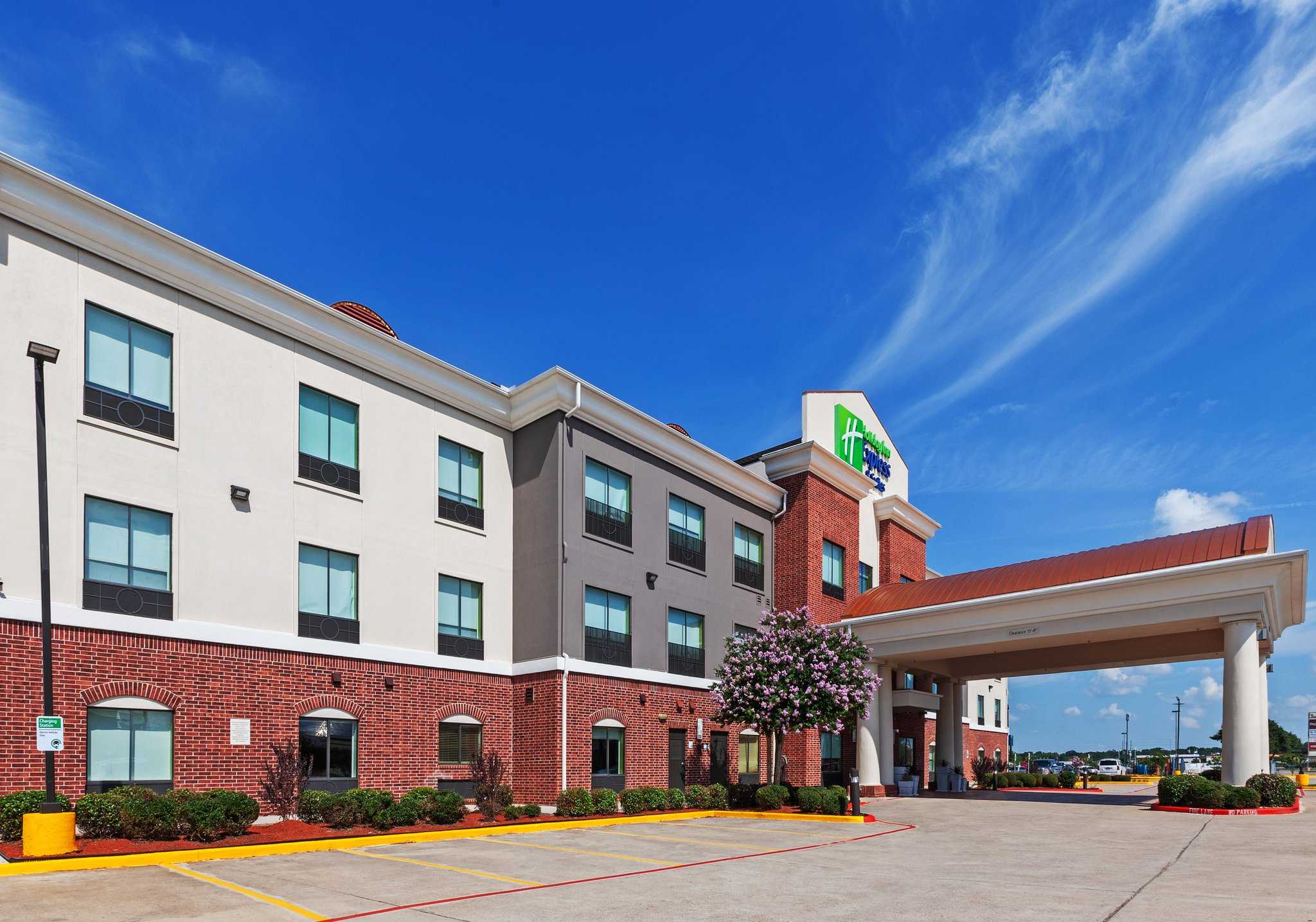 Holiday Inn Express Hotel & Suites Sealy in Sealy, TX