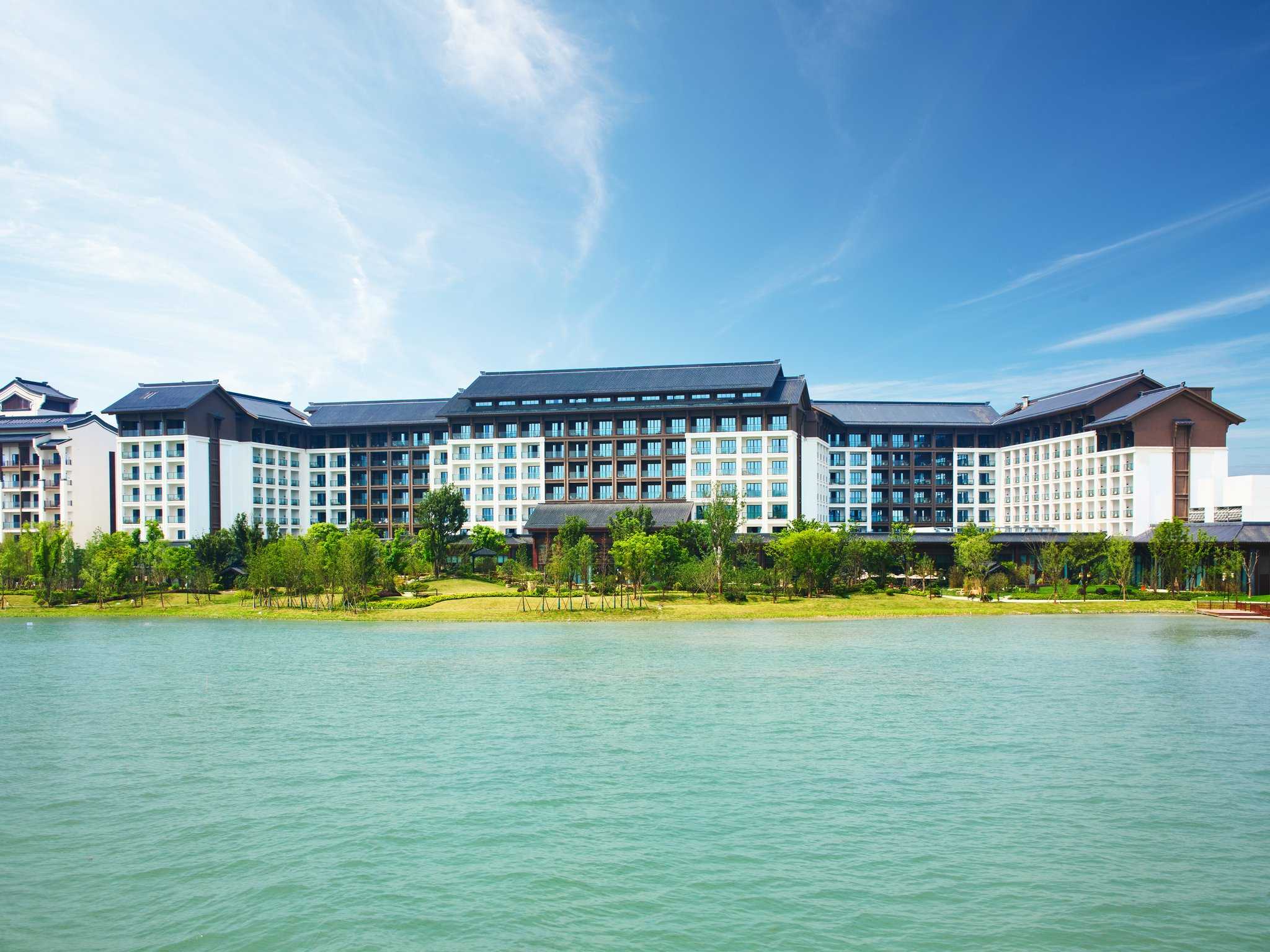 Crowne Plaza Wuxi Lake View in Wuxi, CN