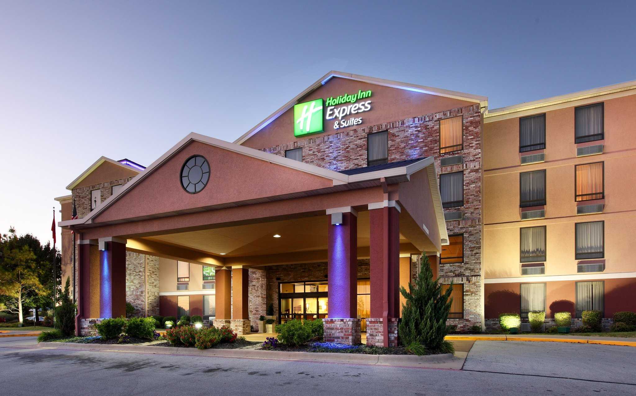 Holiday Inn Express Hotel & Suites Harrison in Harrison, AR