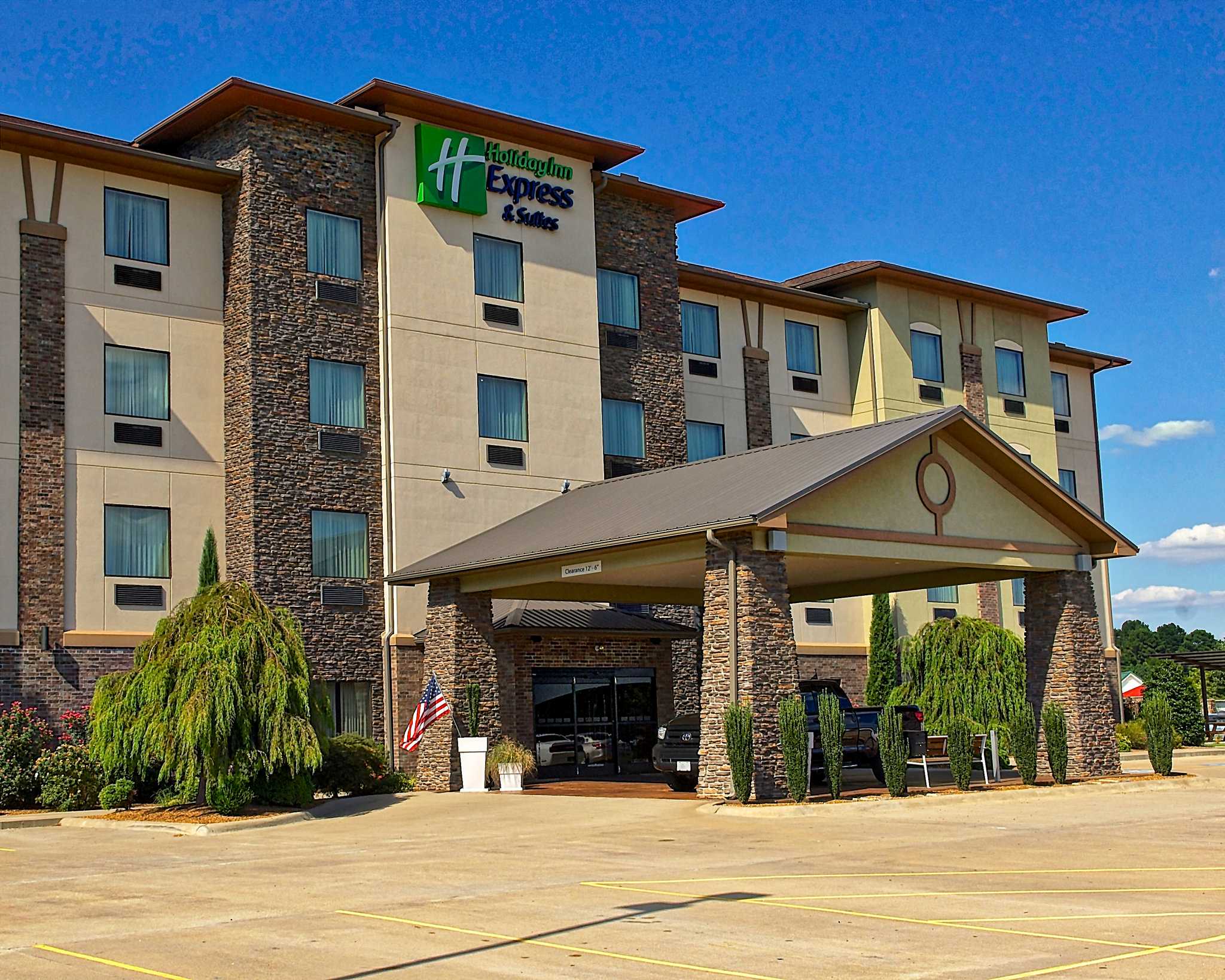 Holiday Inn Express and Suites Heber Springs in Heber Springs, AR