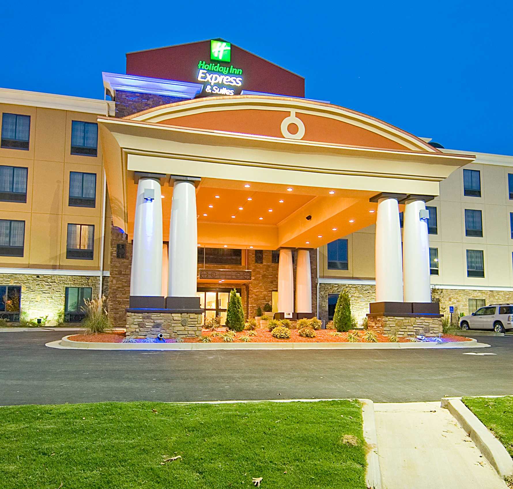 Holiday Inn Express & Suites Fulton in Fulton, MS