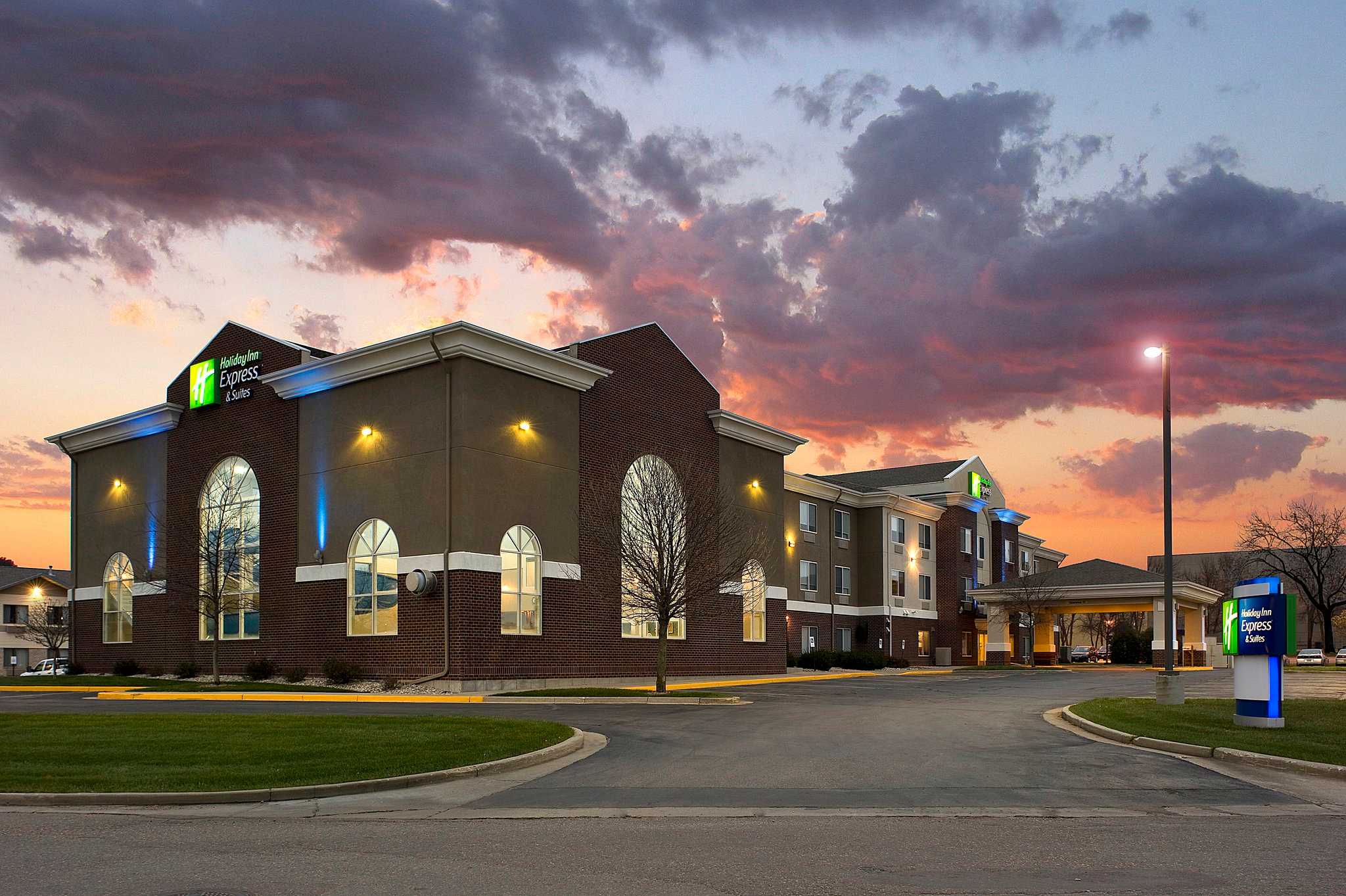 Holiday Inn Express Hotel & Suites Brookings in Brookings, SD