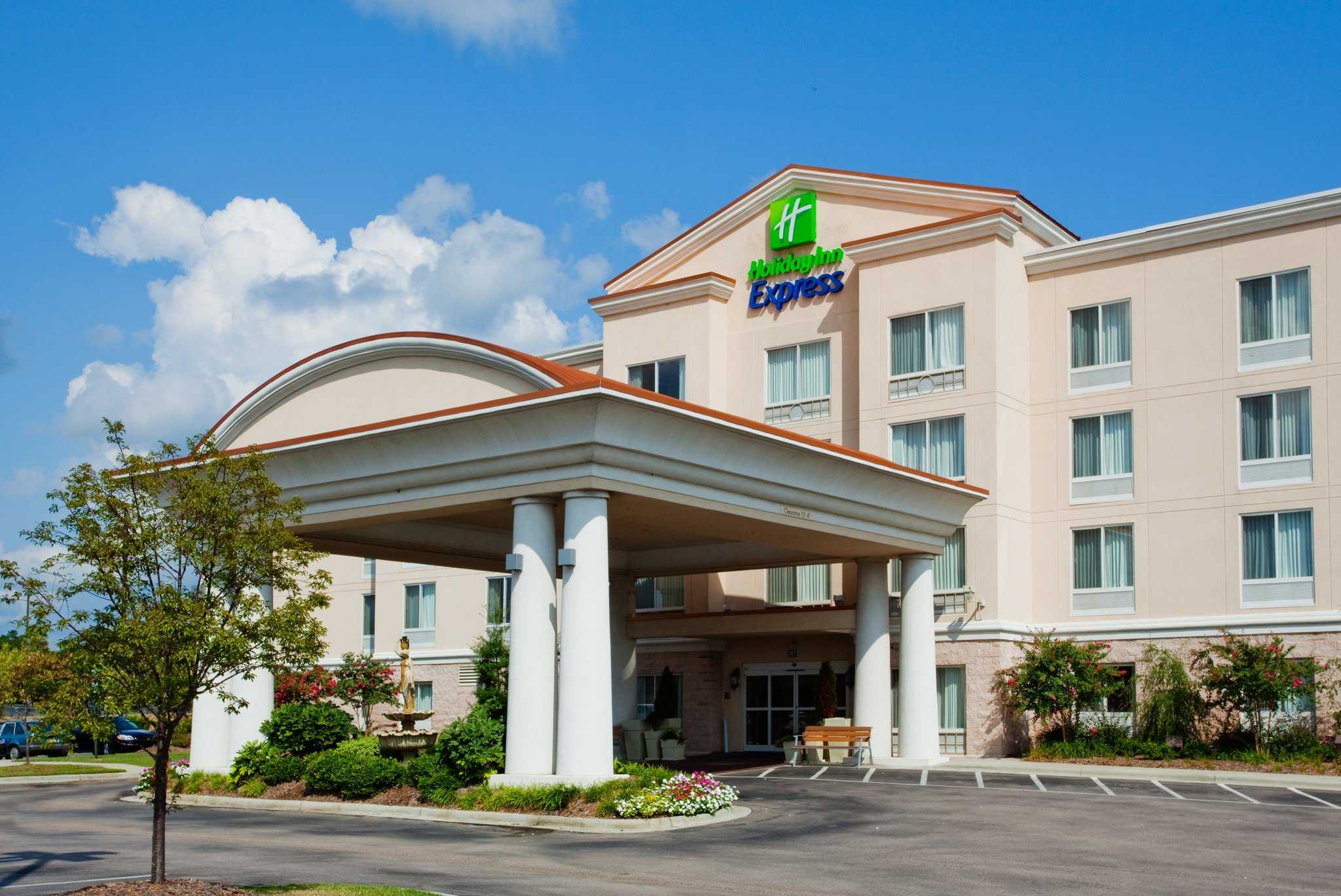 Holiday Inn Express & Suites Concord in Concord, NC