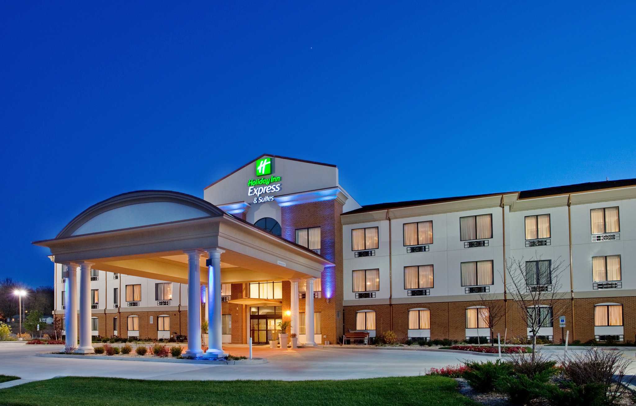 Holiday Inn Express Hotel & Suites St. Charles in Pyhä Kaarle, MO