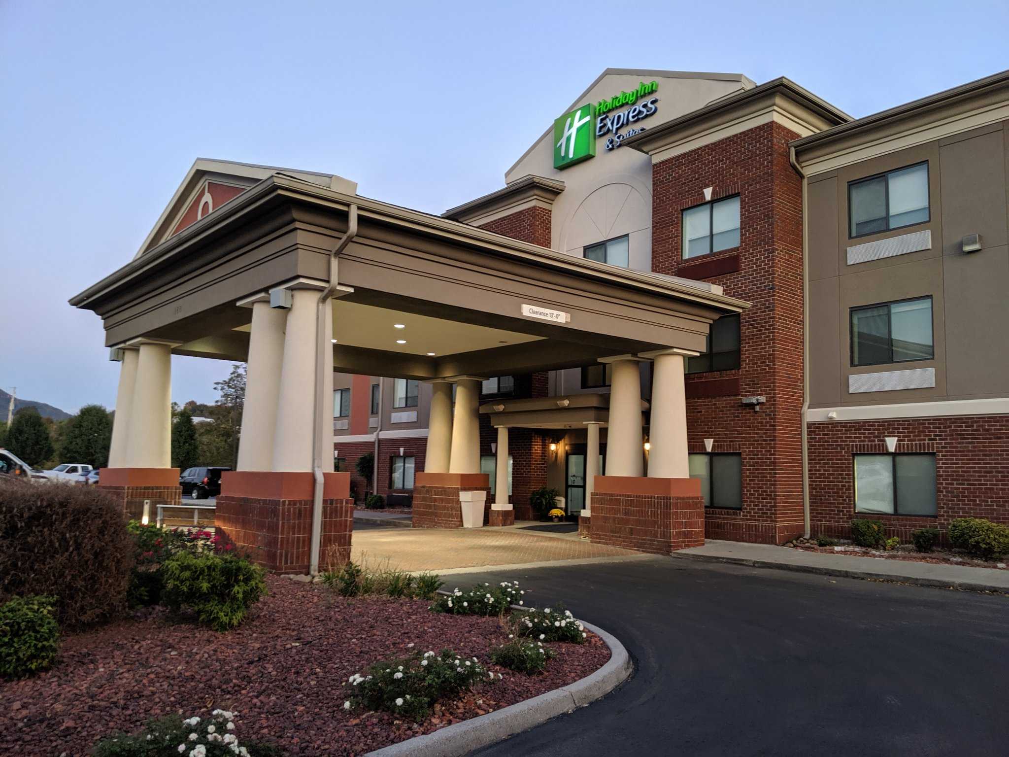 Holiday Inn Express Hotel & Suites Claypool Hill (Richlands Area) in Pounding Mill, VA