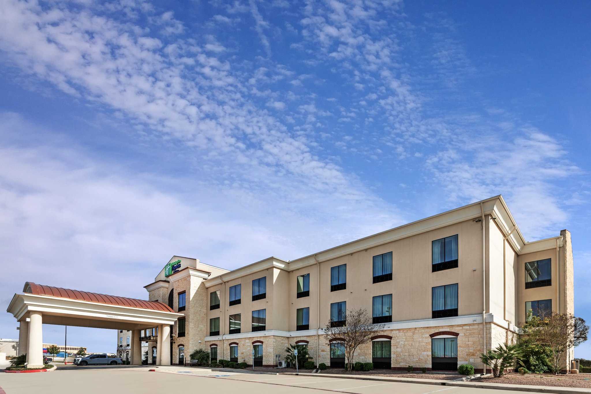 Holiday Inn Express Hotel & Suites Floresville in Floresville, TX