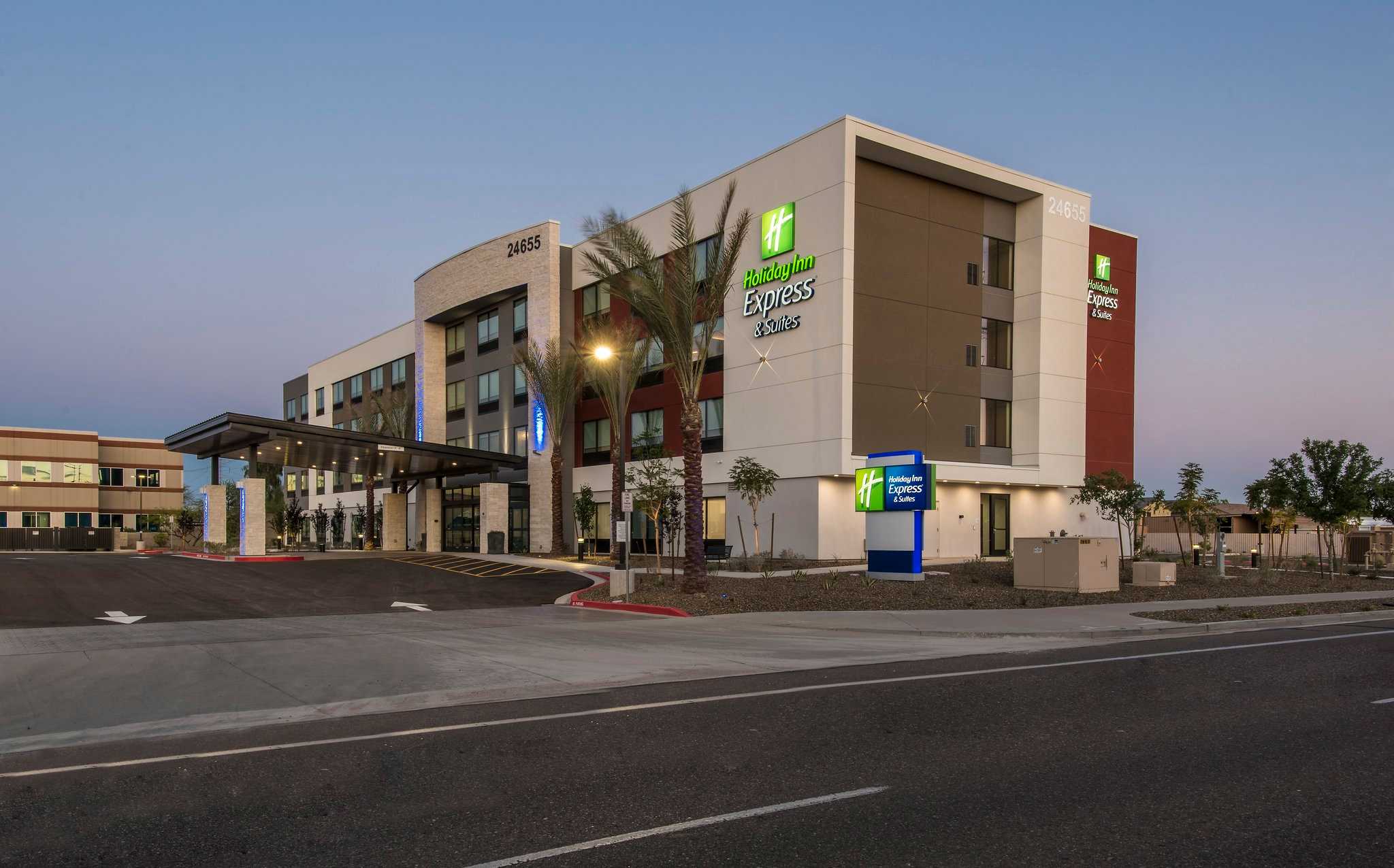 Holiday Inn Express & Suites Phoenix North - Happy Valley in Phoenix, AZ