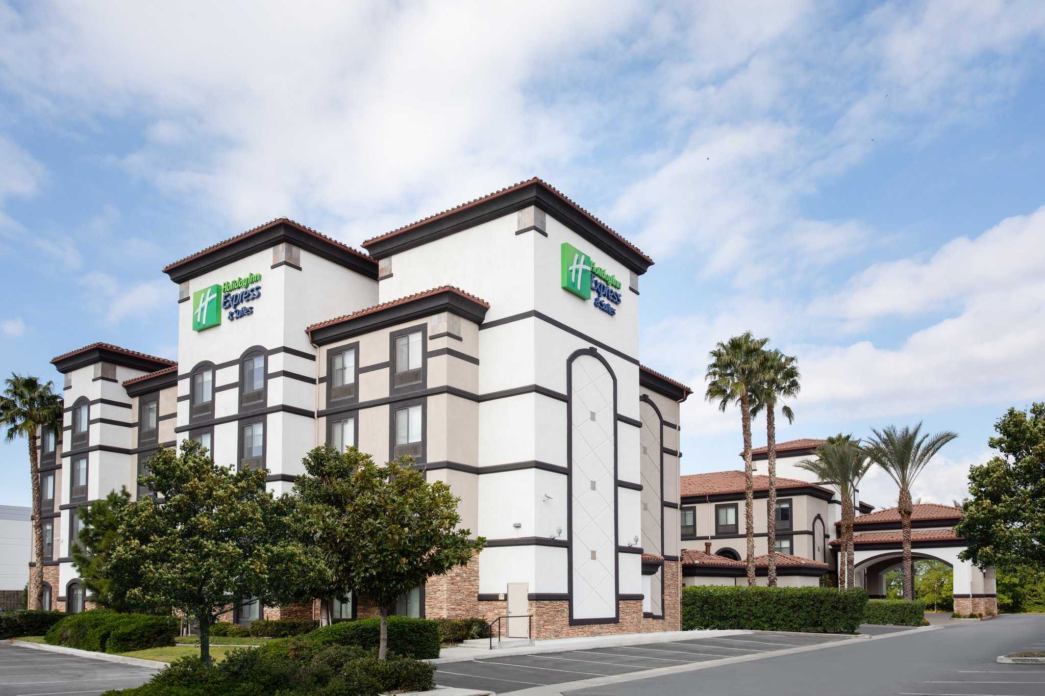 Holiday Inn Express & Suites Ontario Airport in Ontario, CA