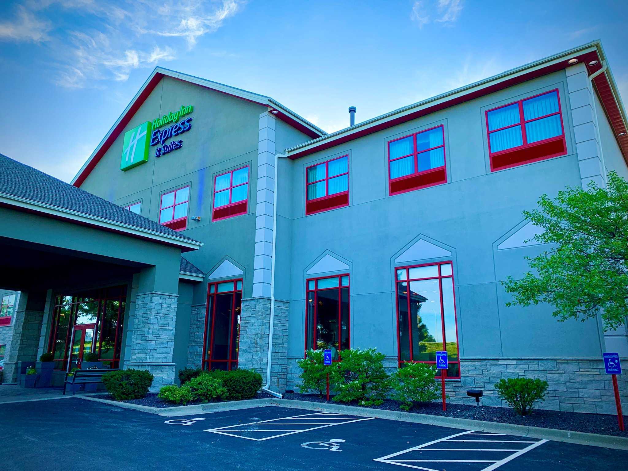 Holiday Inn Express & Suites Olathe North in Olathe, KS