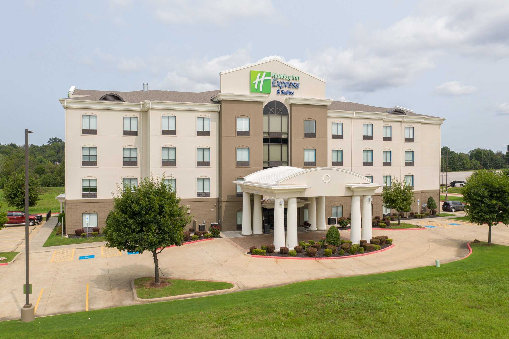 Holiday Inn Express Hotel & Suites Van Buren-Ft Smith Area in Van Buren, AR