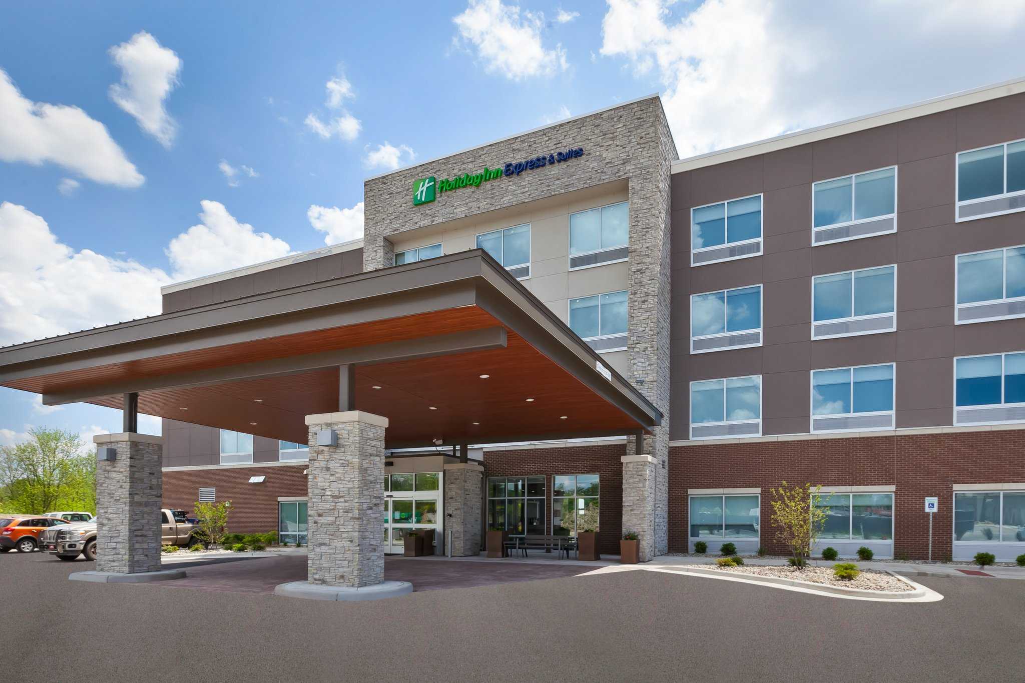 Holiday Inn Express & Suites Grand Rapids Airport - South in Grand Rapids, MI