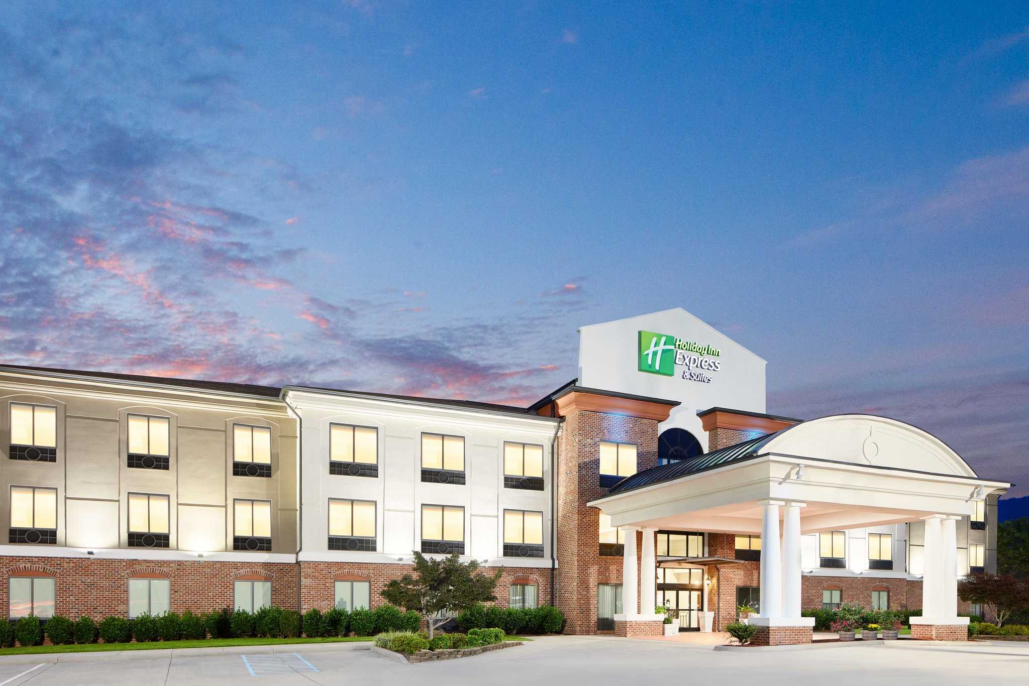 Holiday Inn Express Hotel & Suites Salem in Salem, VA