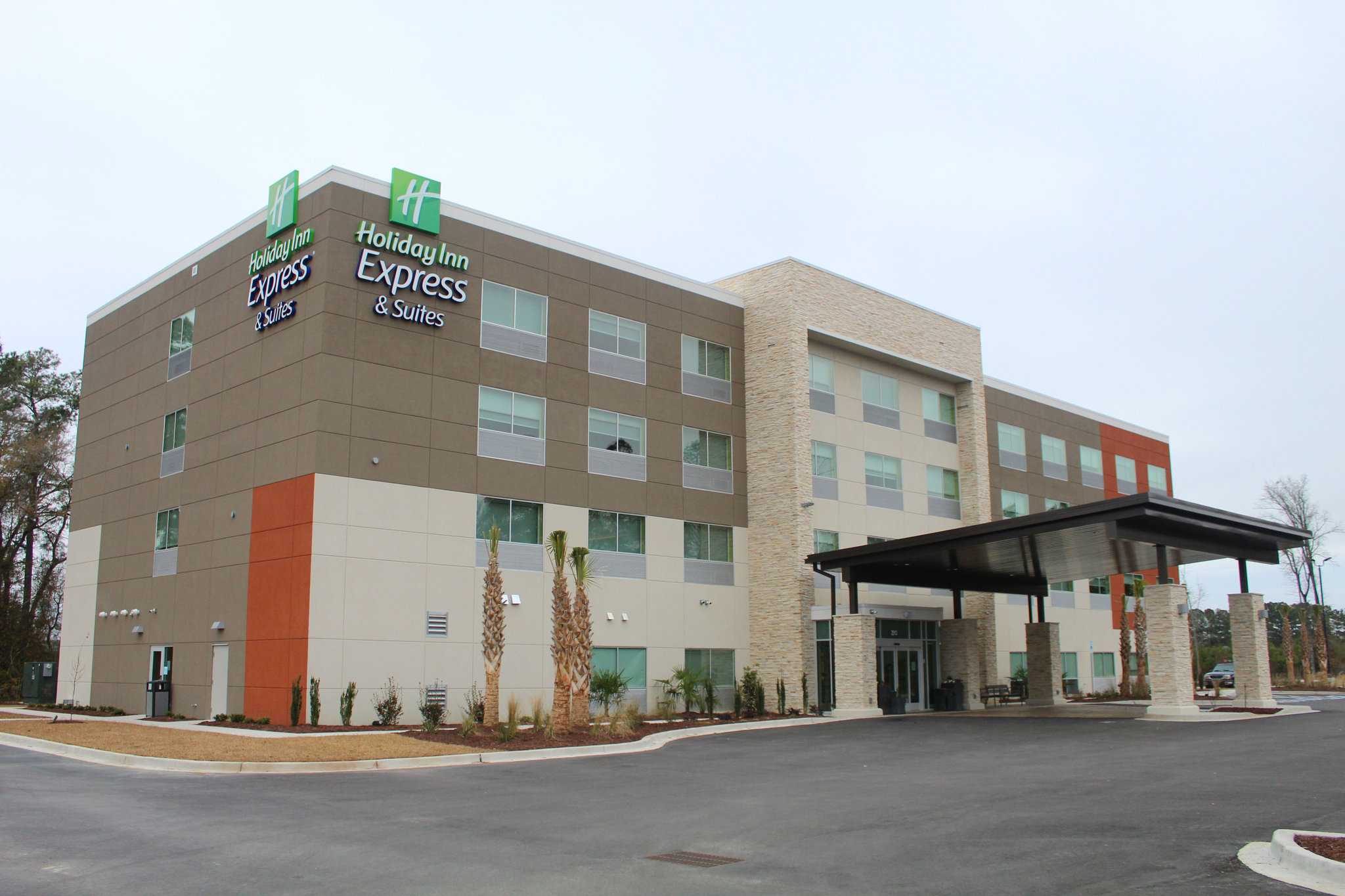 Holiday Inn Express & Suites Latta in Latta, SC