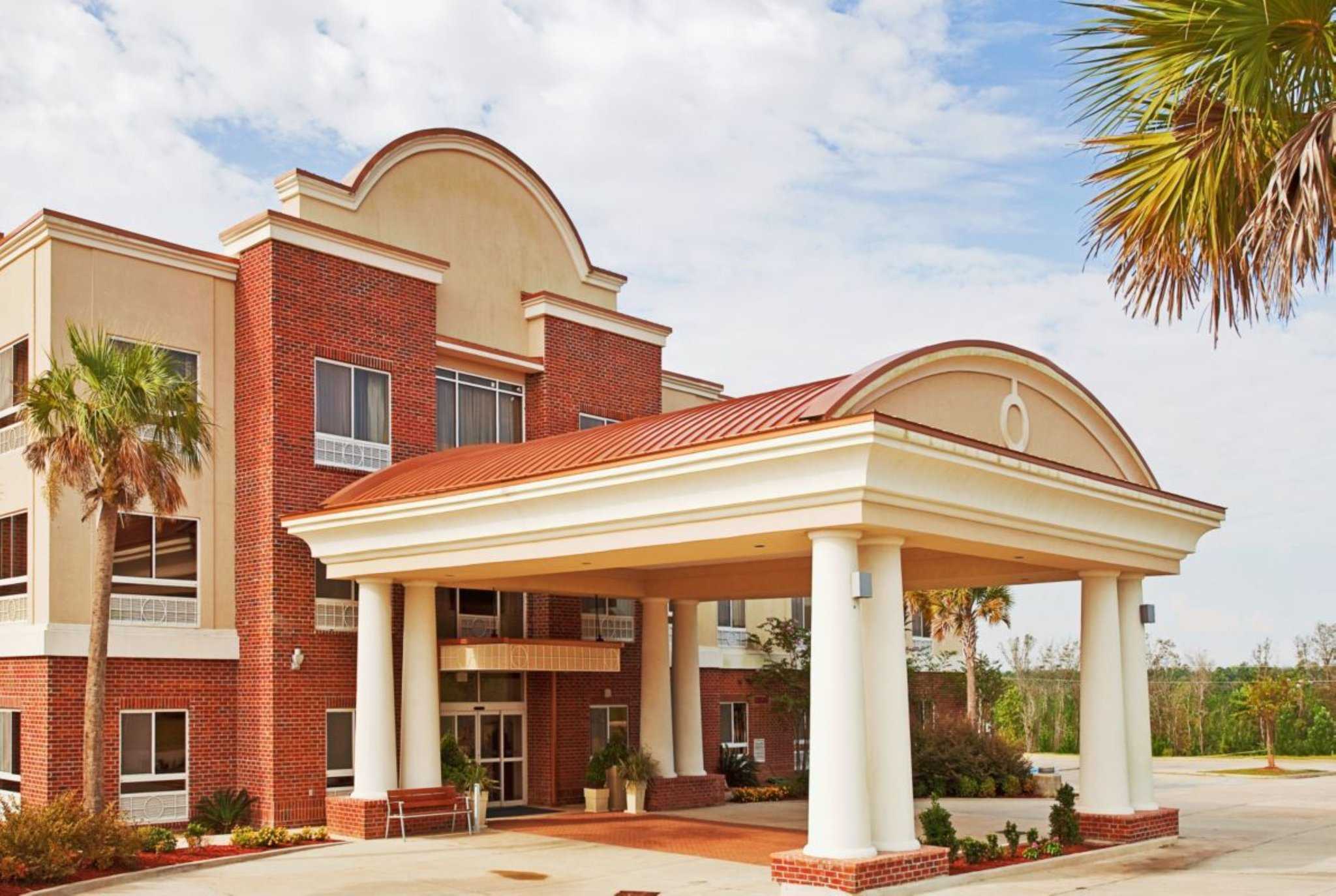 Holiday Inn Express Hotel & Suites Lucedale in Lucedale, MS