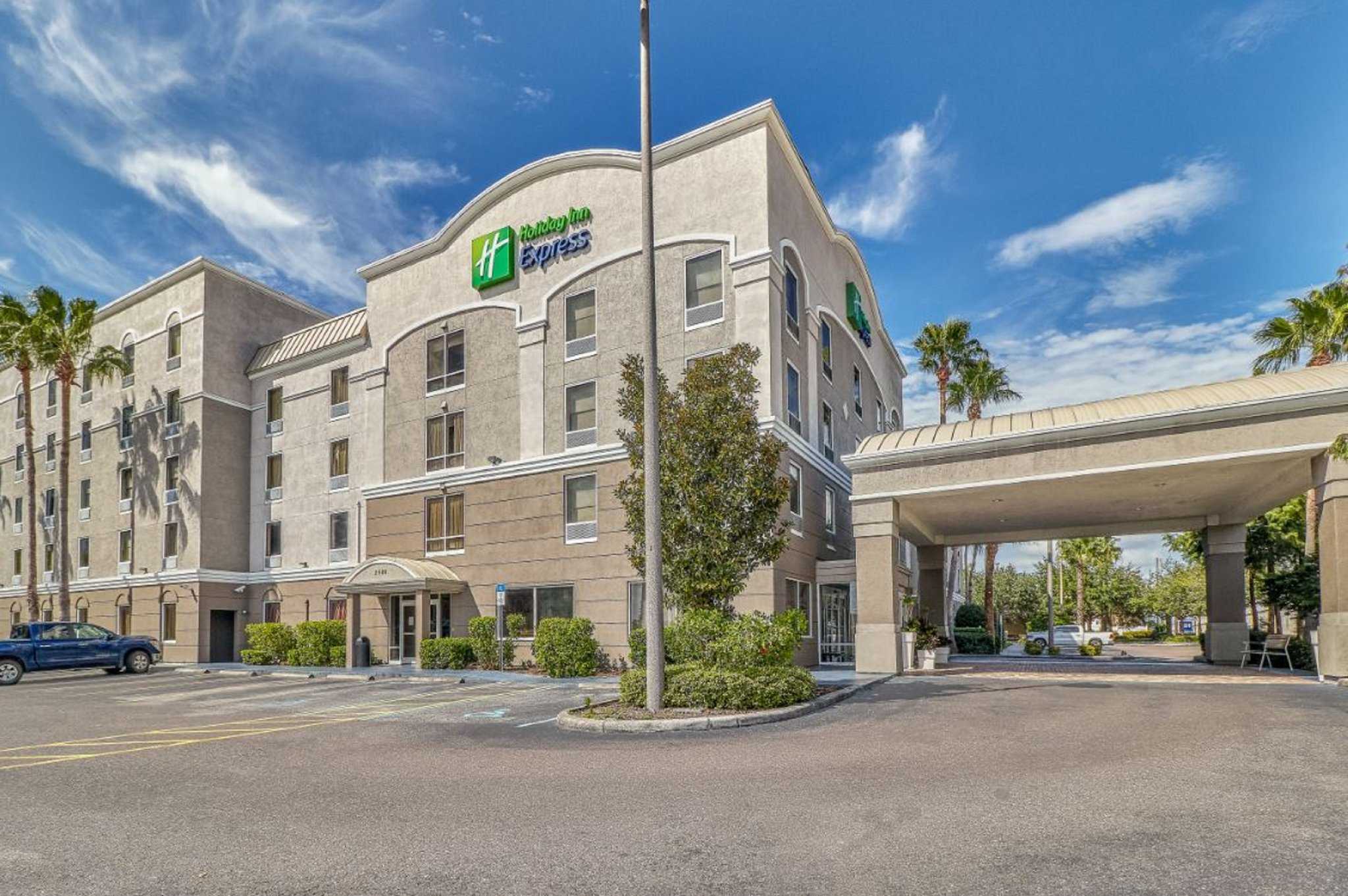 Holiday Inn Express & Suites Clearwater/Us 19 N in เคลียร์วอเทอร์, FL