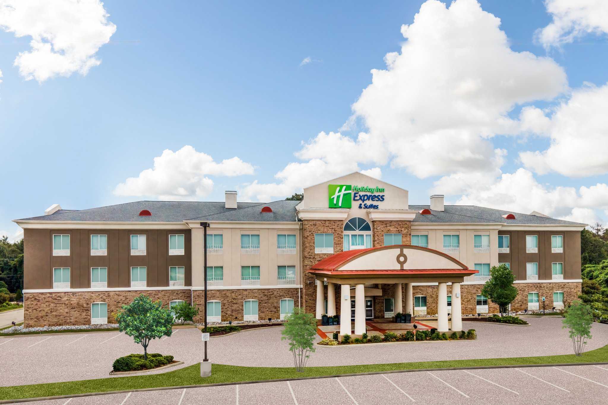 Holiday Inn Express and Suites Winona North in Winona, MS