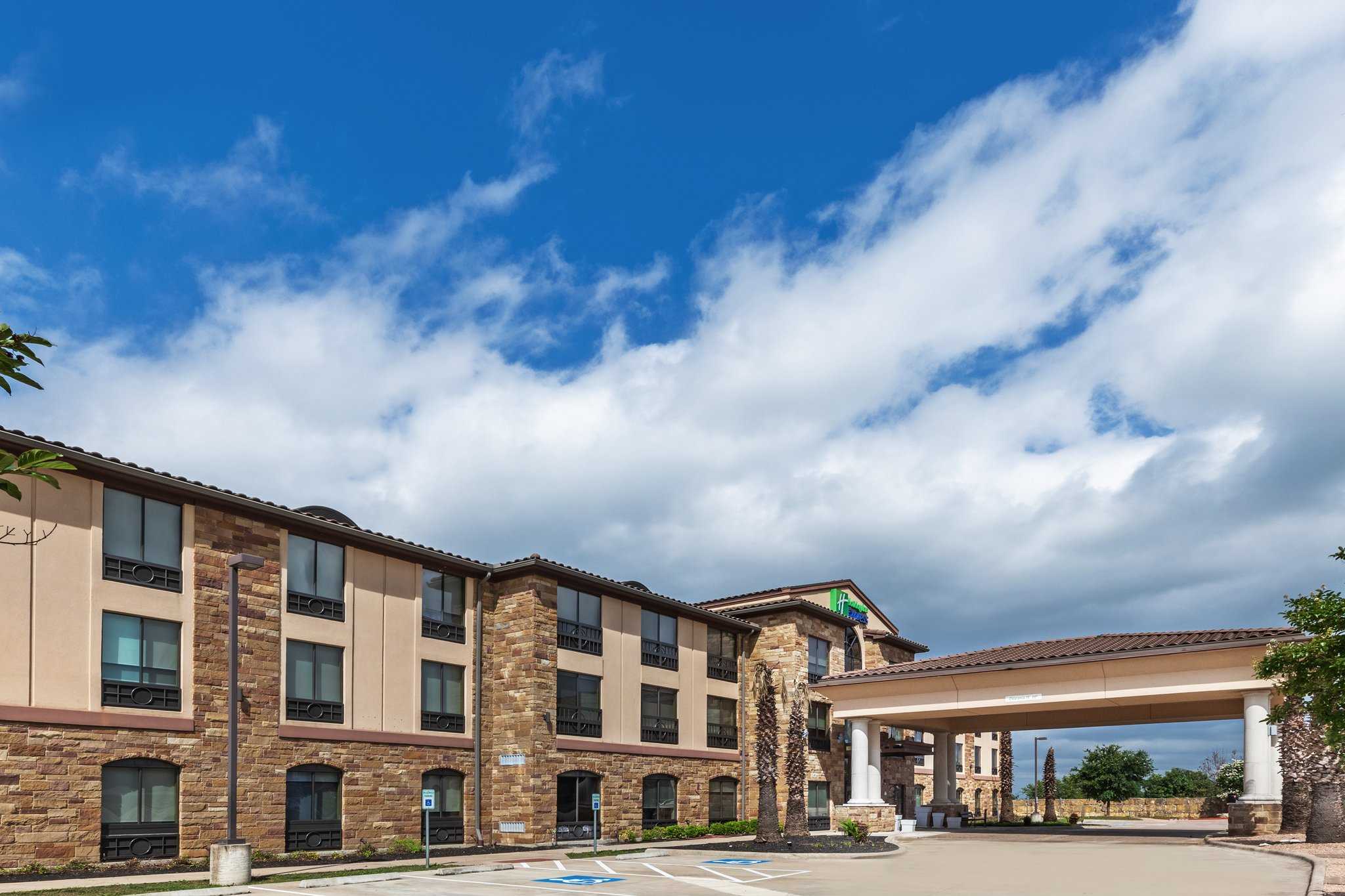 Holiday Inn Express Hotel & Suites Lakeway in Lakeway, TX