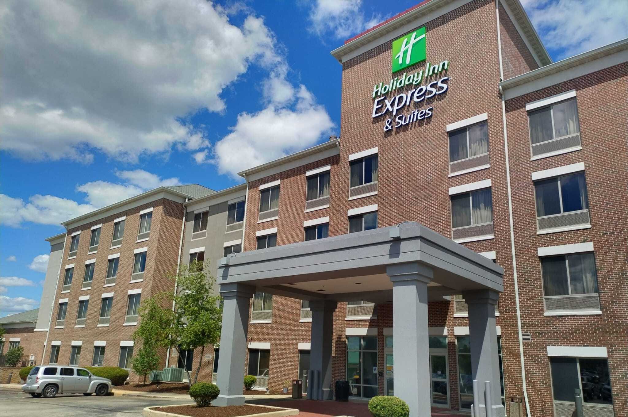 Holiday Inn Express & Suites Milwaukee NW – Park Place in Milwaukee, WI