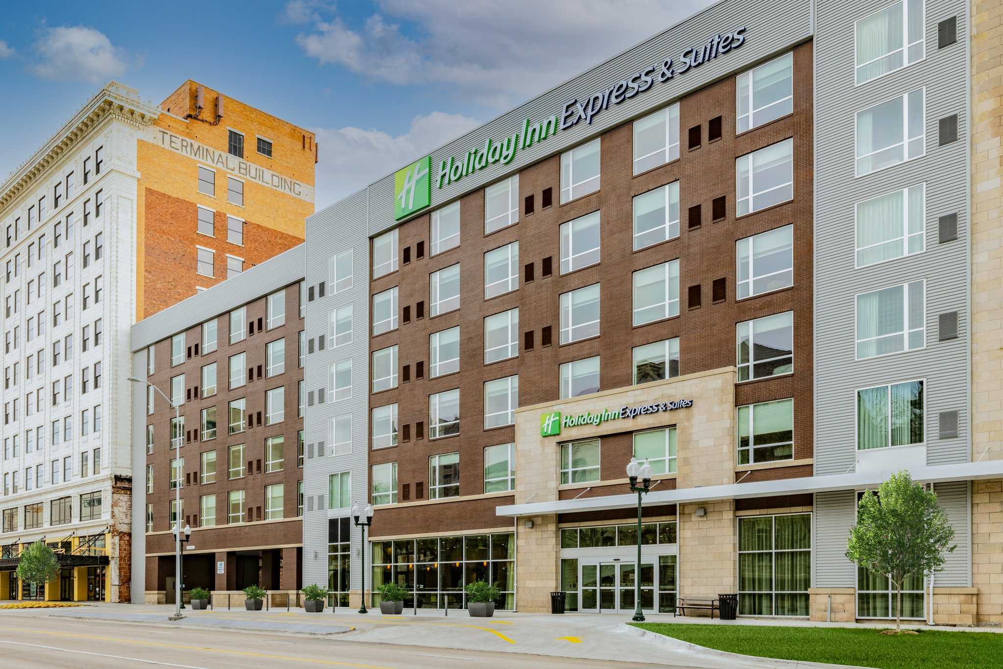 Holiday Inn Express & Suites Lincoln Downtown in Lincoln, NE