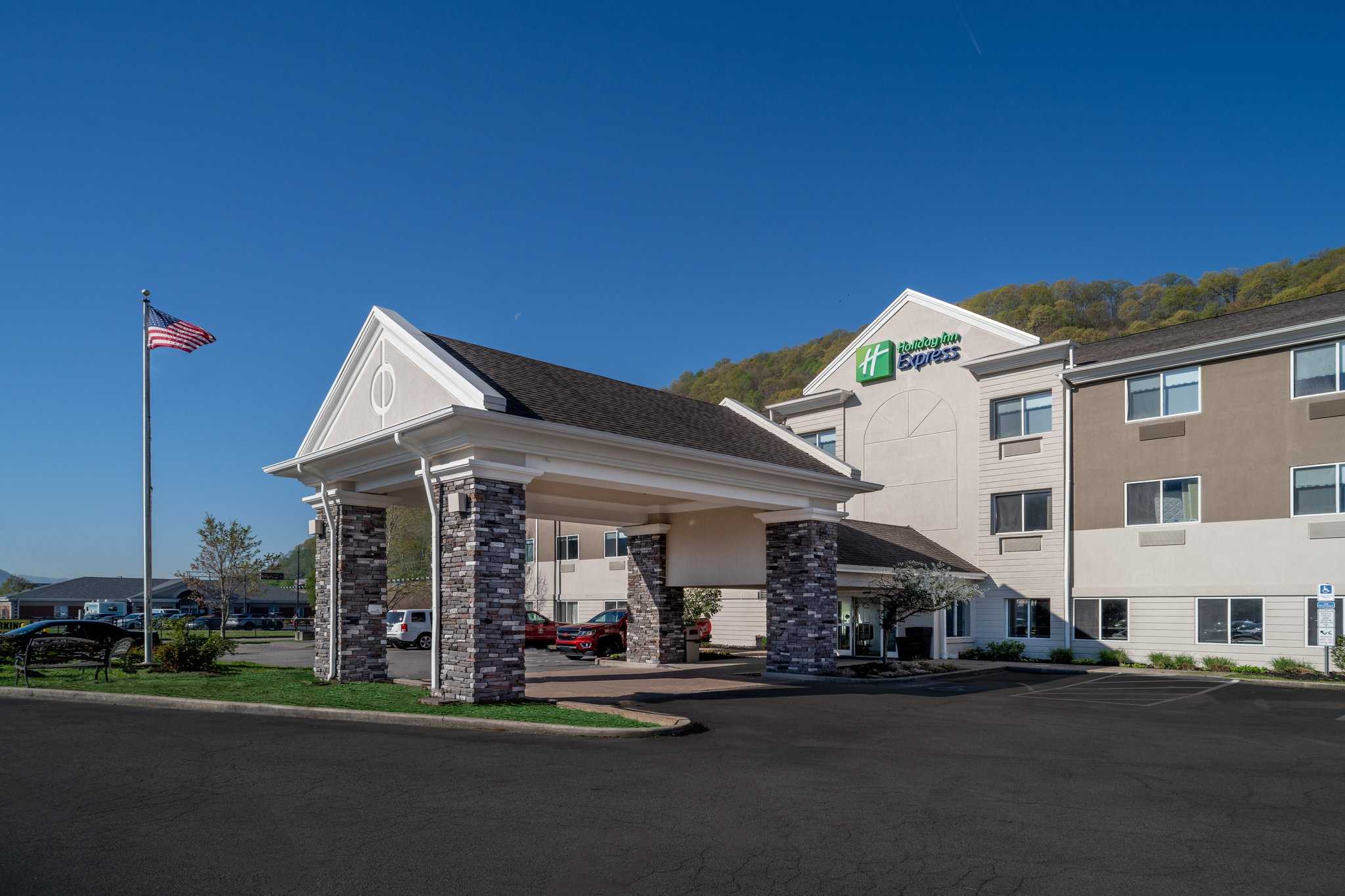 Holiday Inn Express Charleston-Kanawha City в Чарльстон, WV