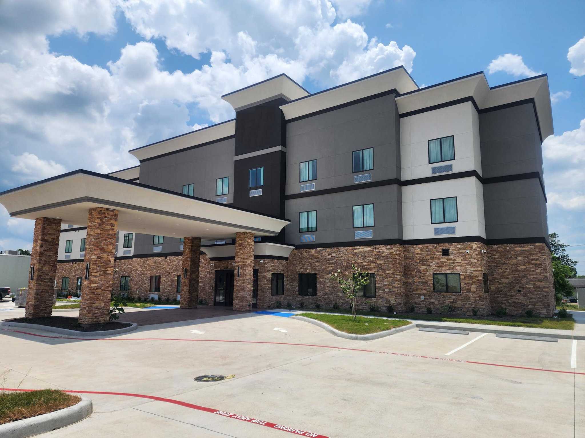 Holiday Inn Express & Suites Dayton - Highway 90 in Dayton, TX