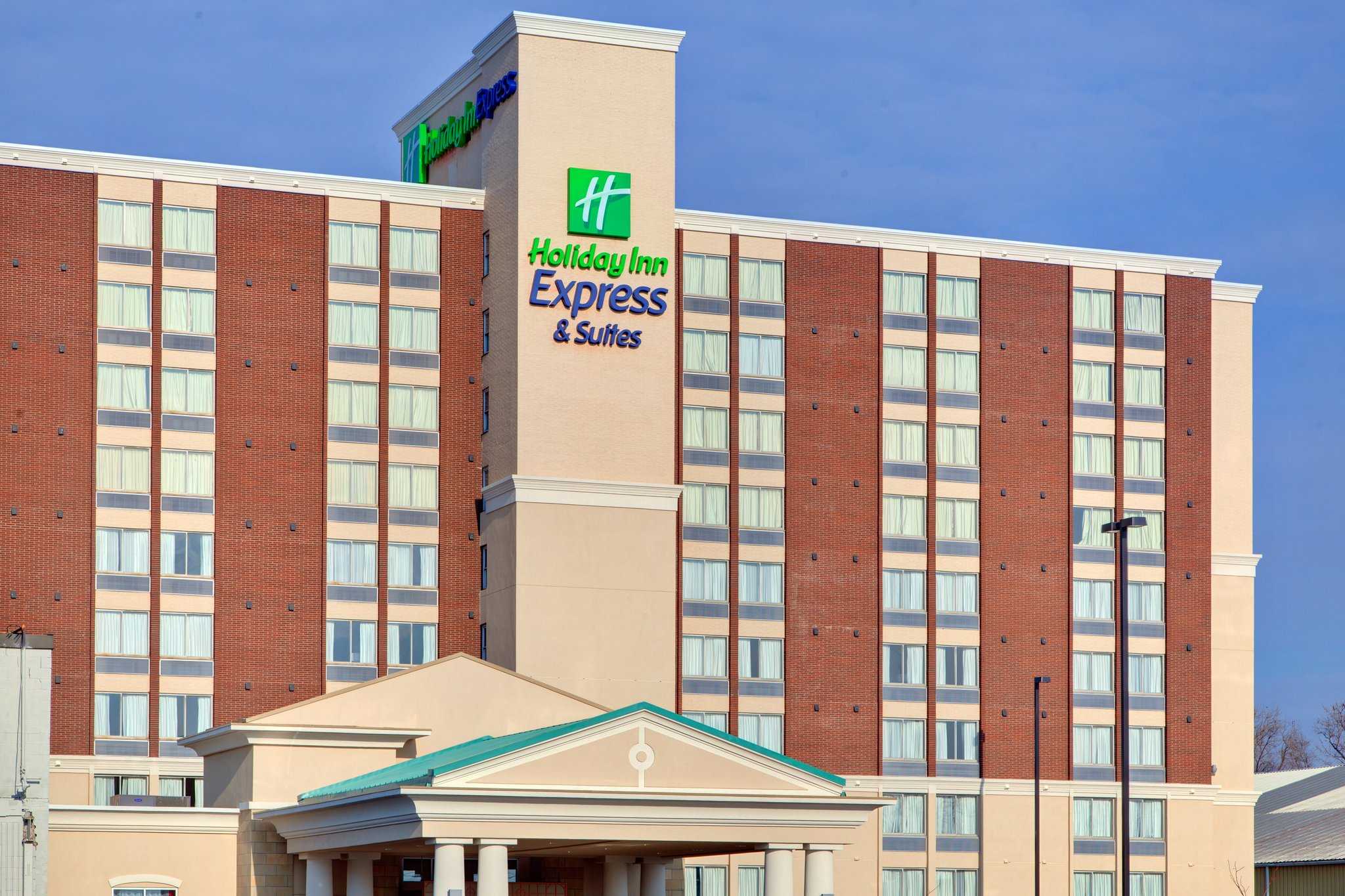 Holiday Inn Express & Suites Chatham South in Chatham, ON