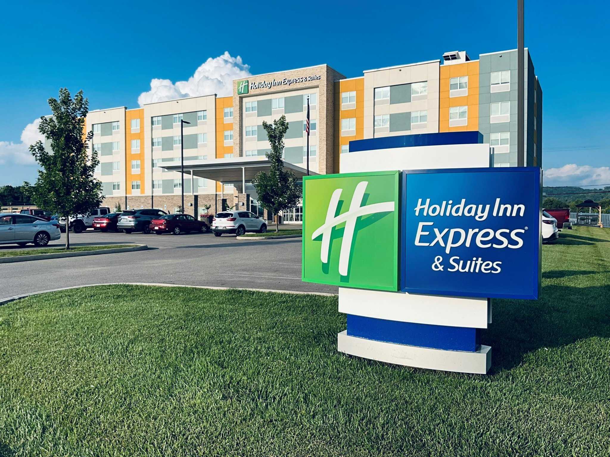 Holiday Inn Express & Suites Moundsville in Moundsville, WV