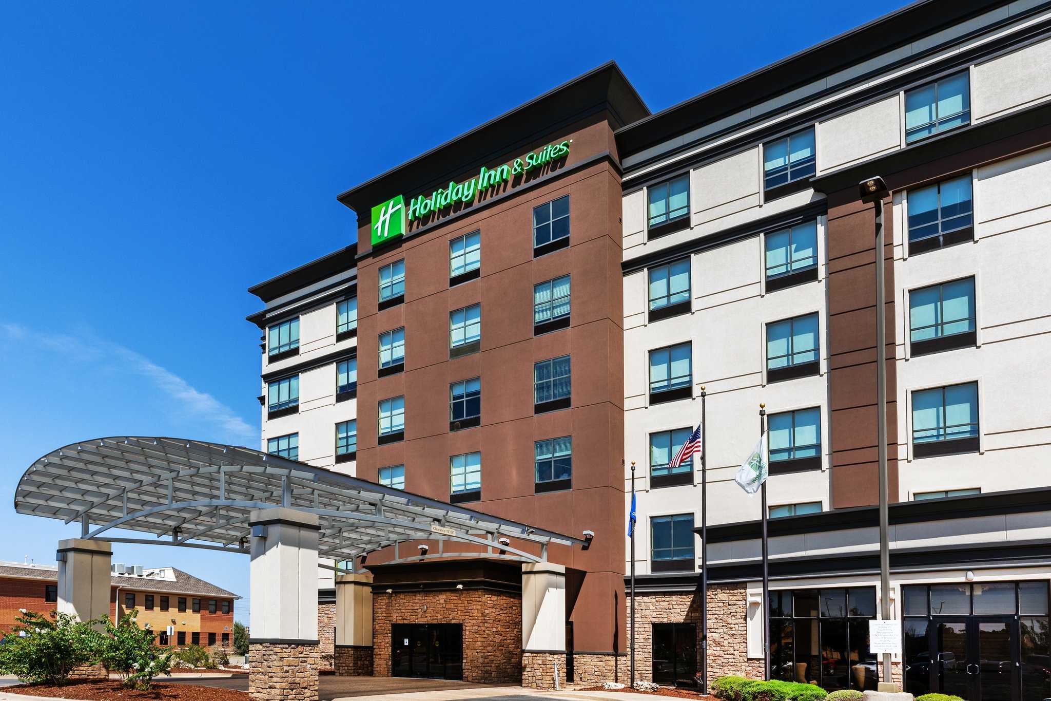 Holiday Inn Hotel & Suites Tulsa South in Tulsa, OK