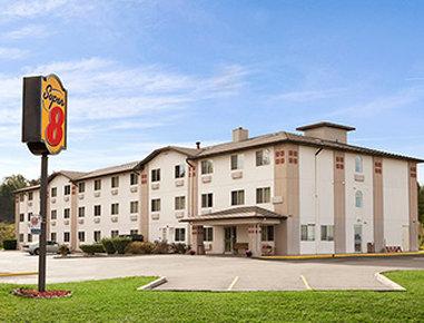 Super 8 by Wyndham Johnstown in Johnstown, PA