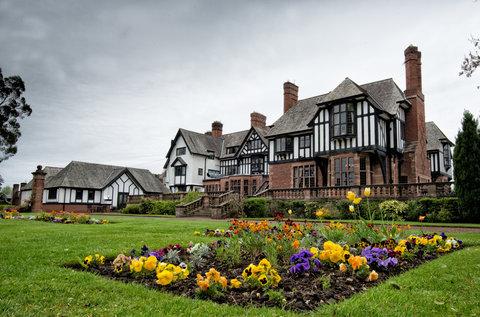 Inglewood Manor in Ellesmere Port, GB1