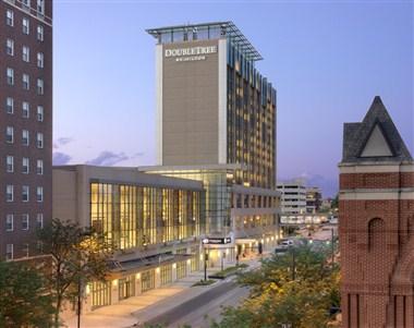 DoubleTree by Hilton Hotel Cedar Rapids Convention Complex in Cedar Rapids, IA