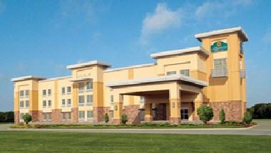 La Quinta Inn & Suites by Wyndham Ft. Worth - Forest Hill TX in Fort Worth, TX