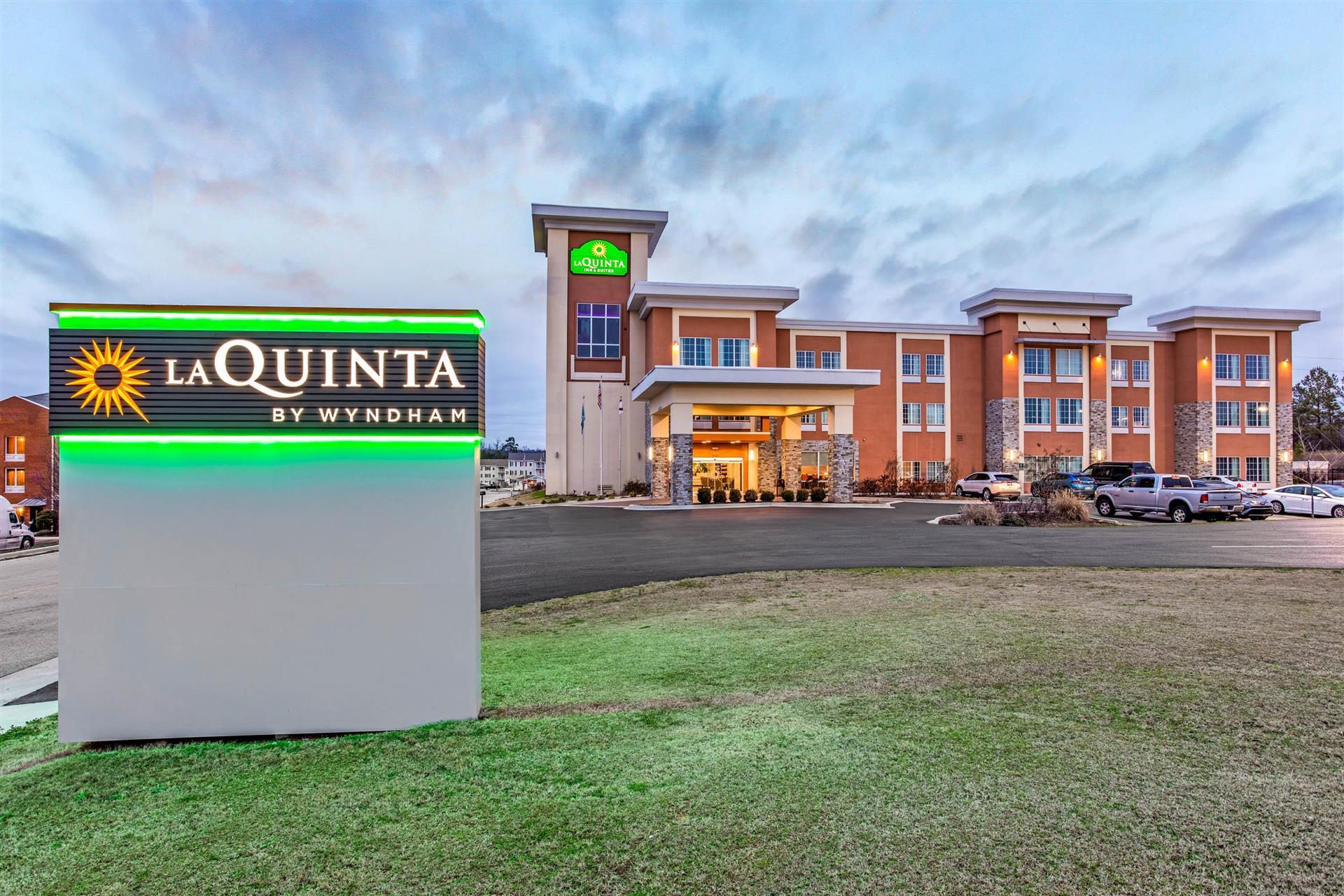 La Quinta Inn & Suites by Wyndham Cullman in Cullman, AL
