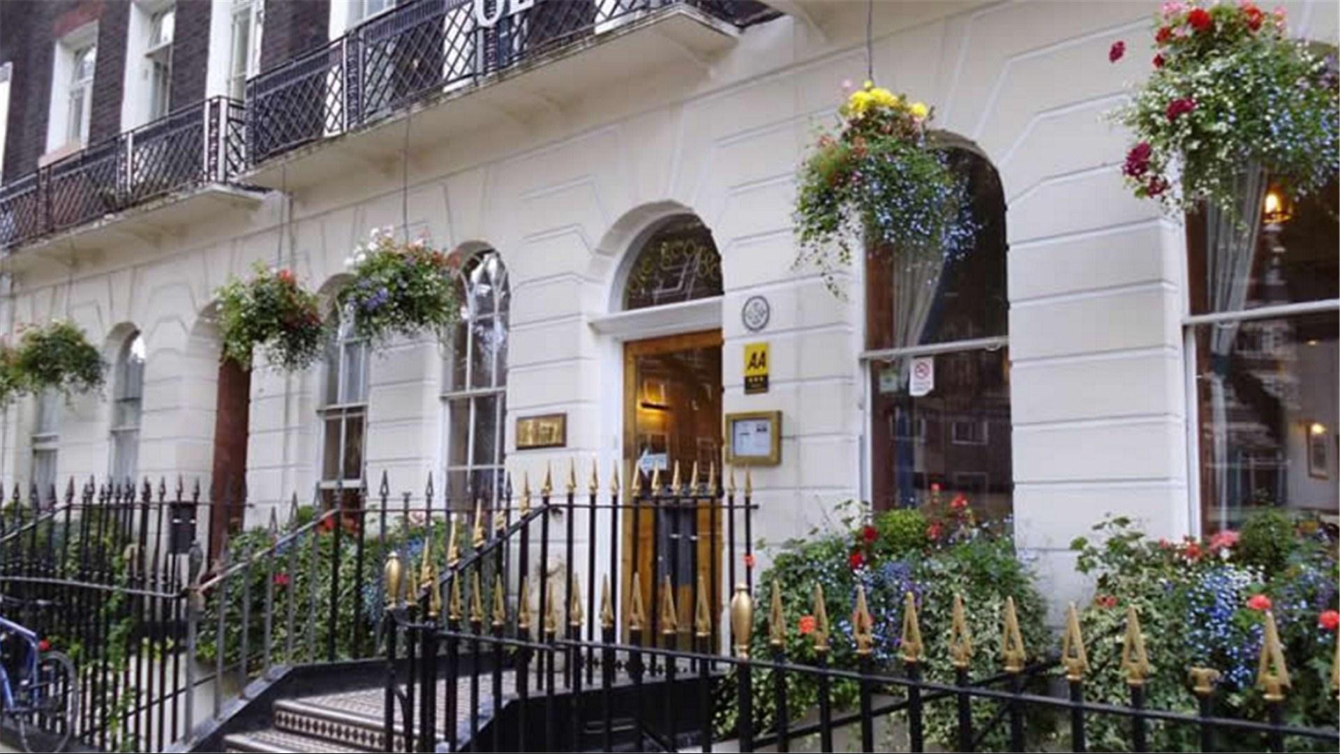 George Hotel in London, GB1