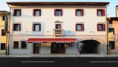 Albergo Leon Bianco in Santa Maria la Longa, IT