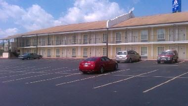 VISTA Inn & Suites Airport East in Hermitage, TN